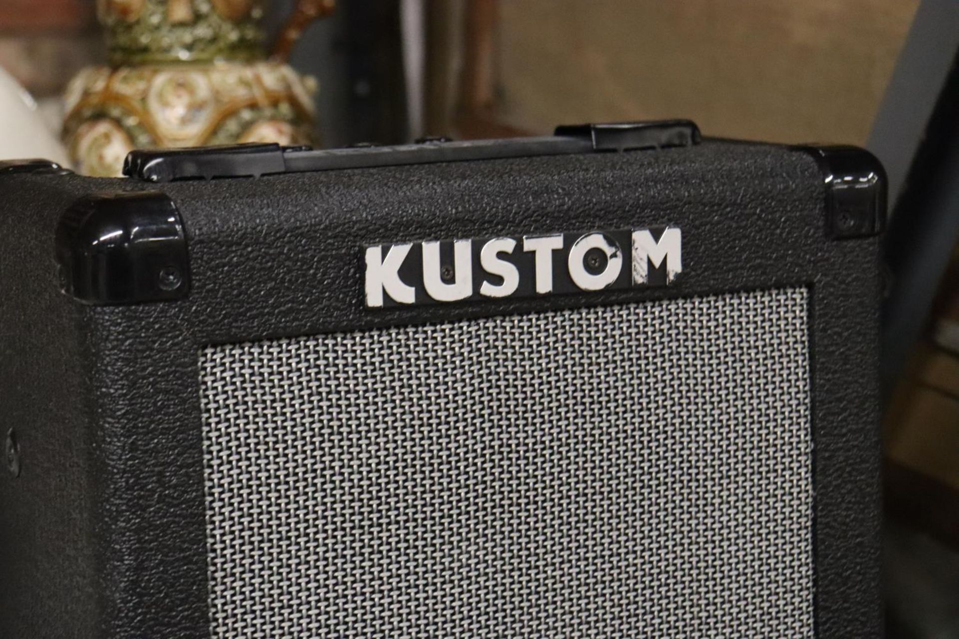 A KUSTOM KGA 10 LEAD GUITAR AMPLIFIER, WORKING AT TIME OF CATALOGUING, NO WARRANTY GIVEN - Bild 4 aus 5