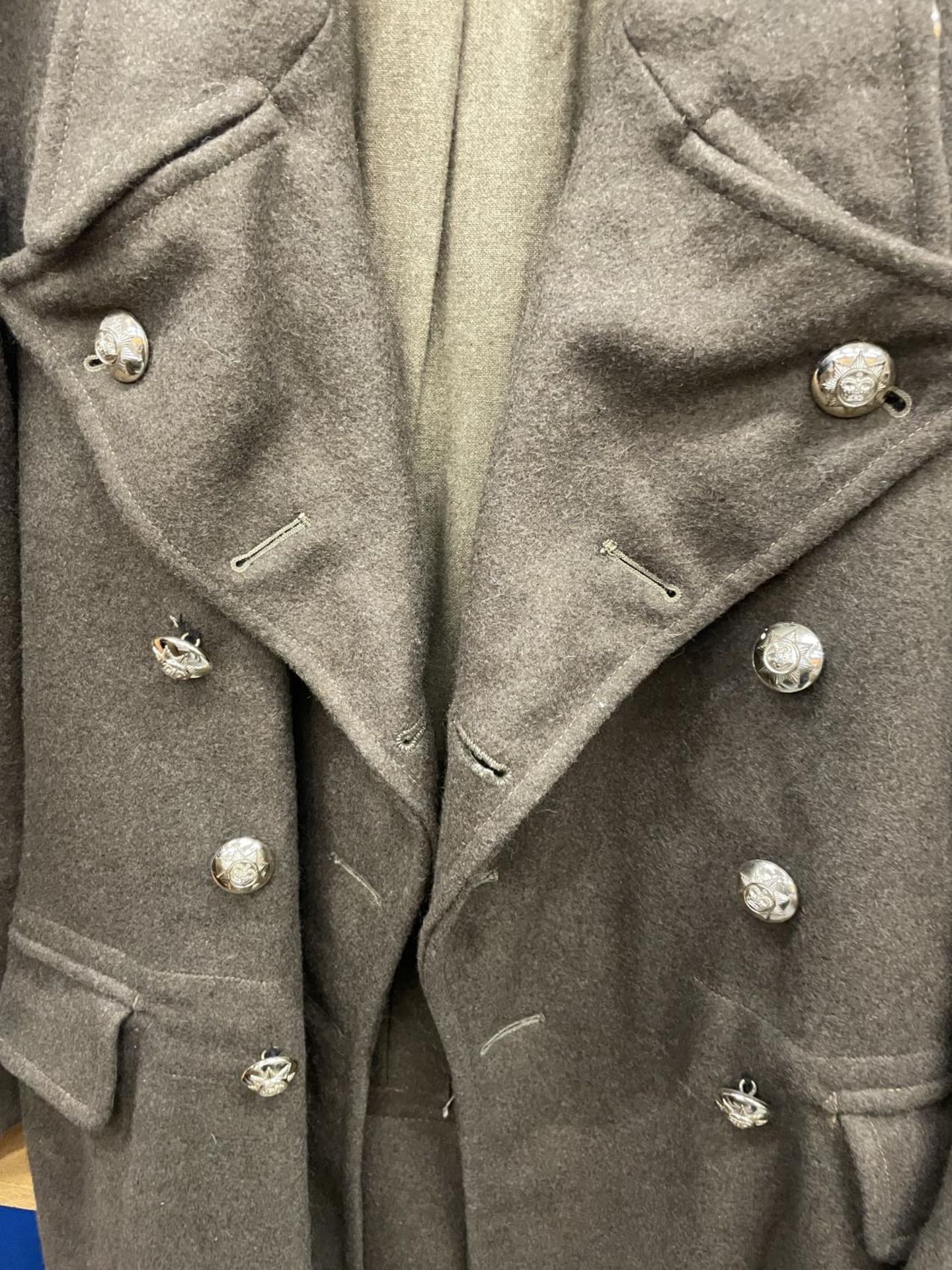 AN ARMY GREAT COAT DATED 1953, SIZE 3 - Image 2 of 3