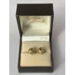 A PAIR OF 9CT GOLD DOUBLE ROW KNOT STUD EARRINGS COMPLETE WITH GOLD BUTTERFLY BACKS AND PRESENTATION