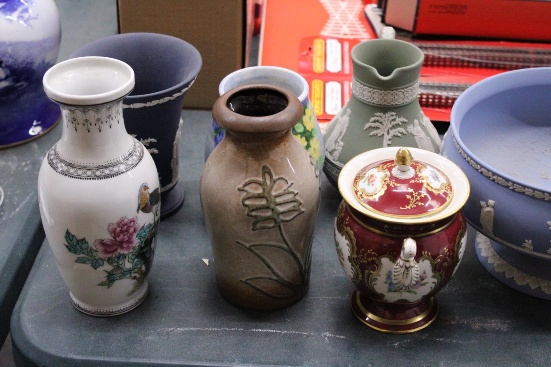 A MIXED LOT OF TO INCLUDE WEDGEWOOD, AYNSLEY ETC - Bild 5 aus 5