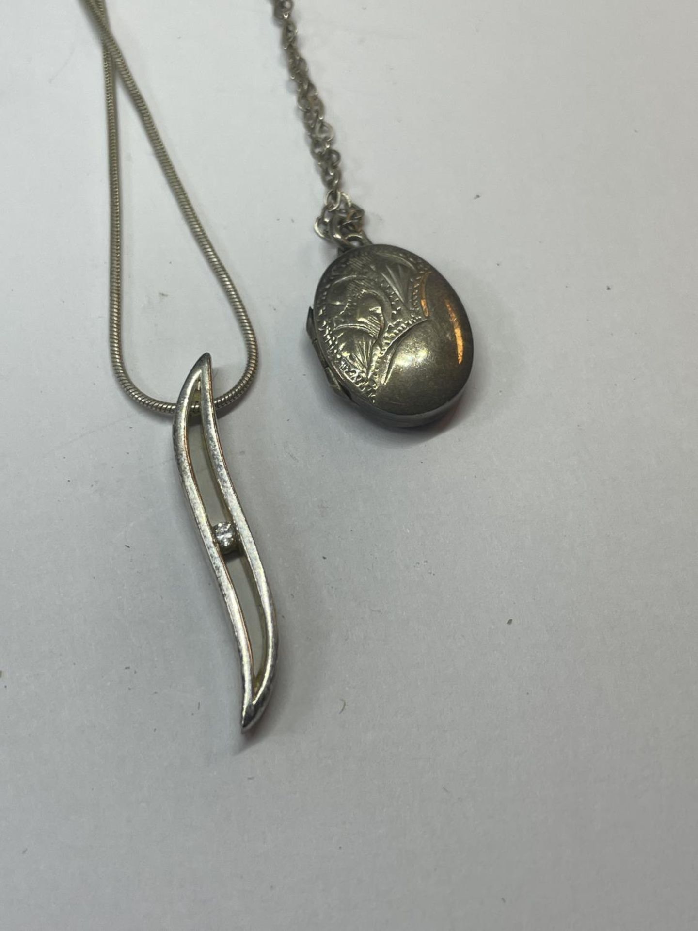 FOUR SILVER NECKLACES WITH PENDANTS - Image 3 of 3