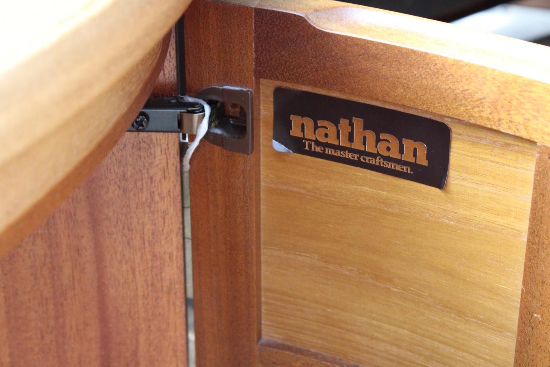 A RETRO TEAK NATHAN SIDEBOARD ENCLOSING 2 DRAWERS AND 3 CUPBOARDS, 51" WIDE AND CORNER RETURN - Image 4 of 7