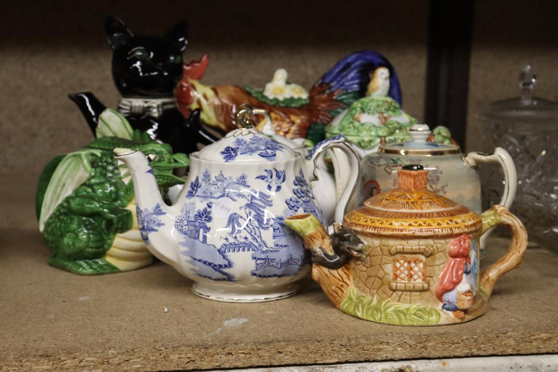 ACOLLECTION OF EIGHT TEAPOTS TO INCLUDE NOVELTY