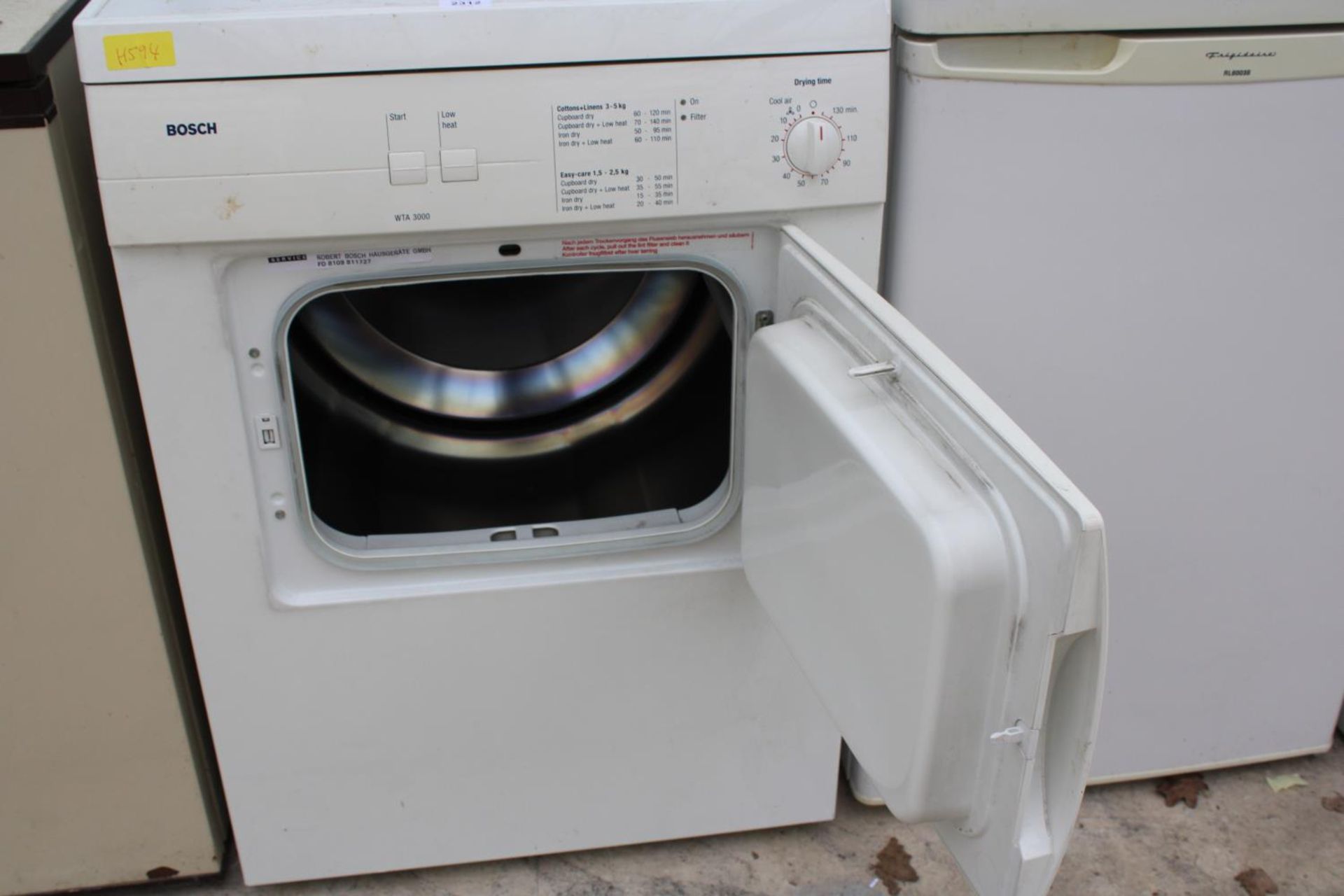A WHITE BOSCH TUMBLE DRYER - Image 2 of 2
