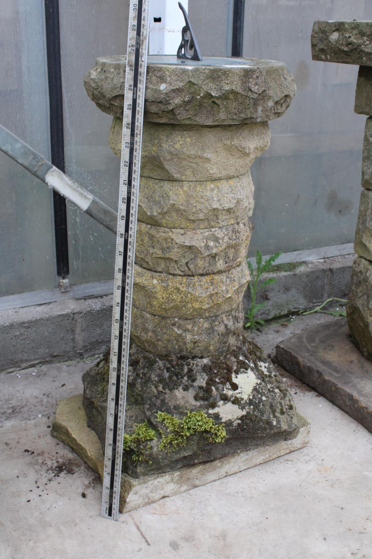 A WEATHERED NATURAL STONE SUNDIAL (H:69CM) - Image 2 of 3