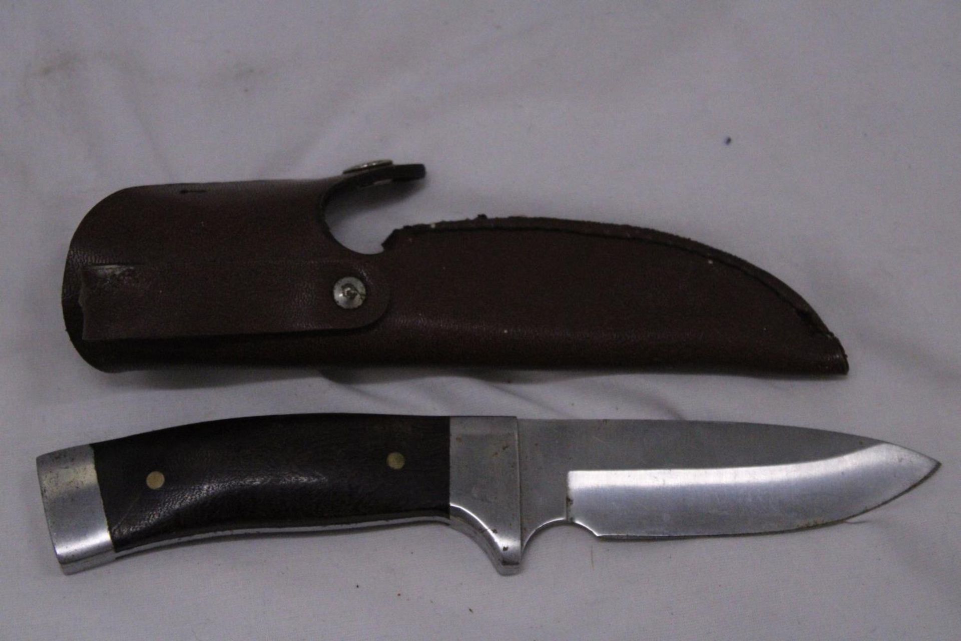 THREE KNIVES TO INCLUDE A WILLIAM RODGERS - Image 2 of 5