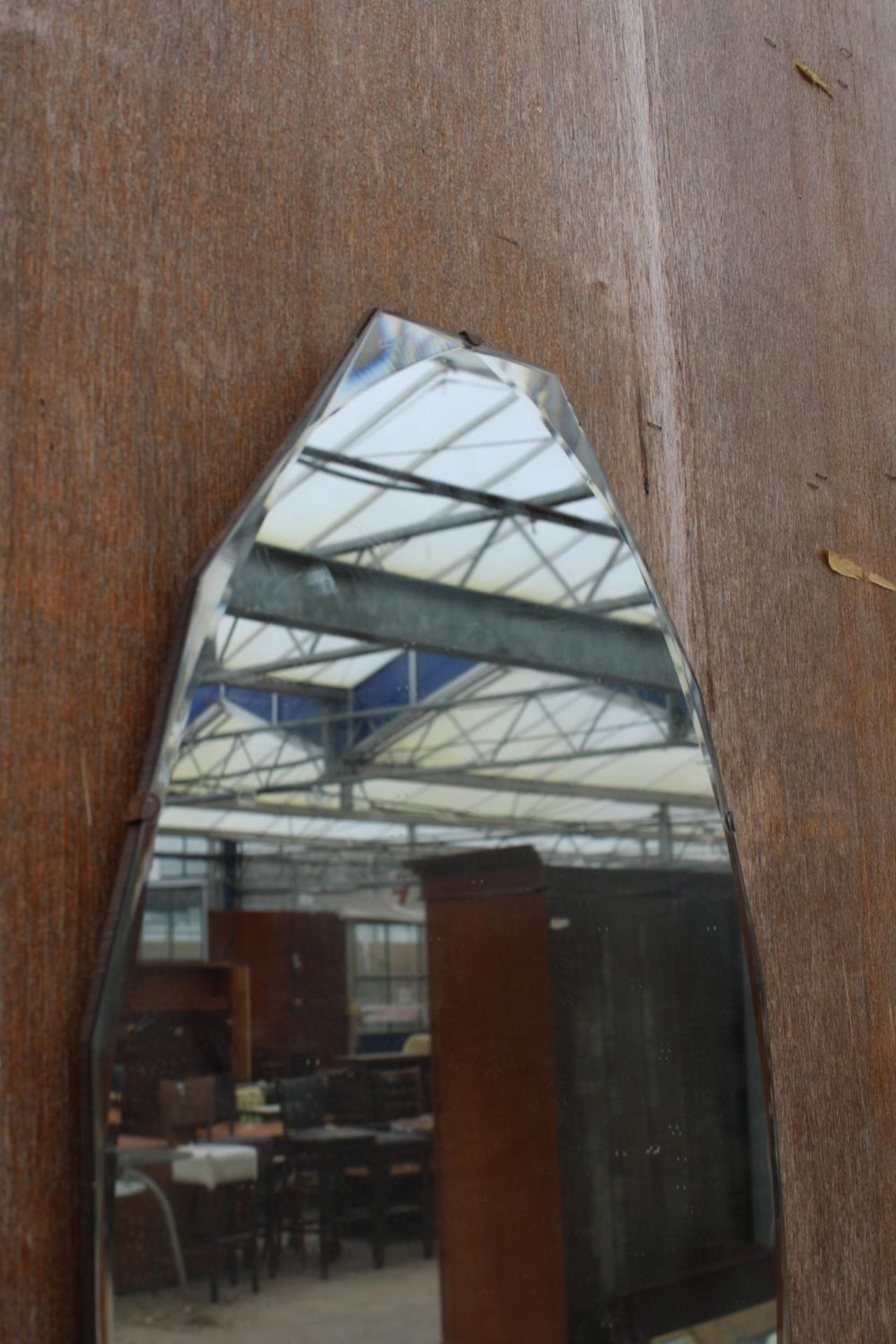 A MID 20TH CENTURY FRAMELESS WALL MIRROR 27" X 15" - Bild 2 aus 2