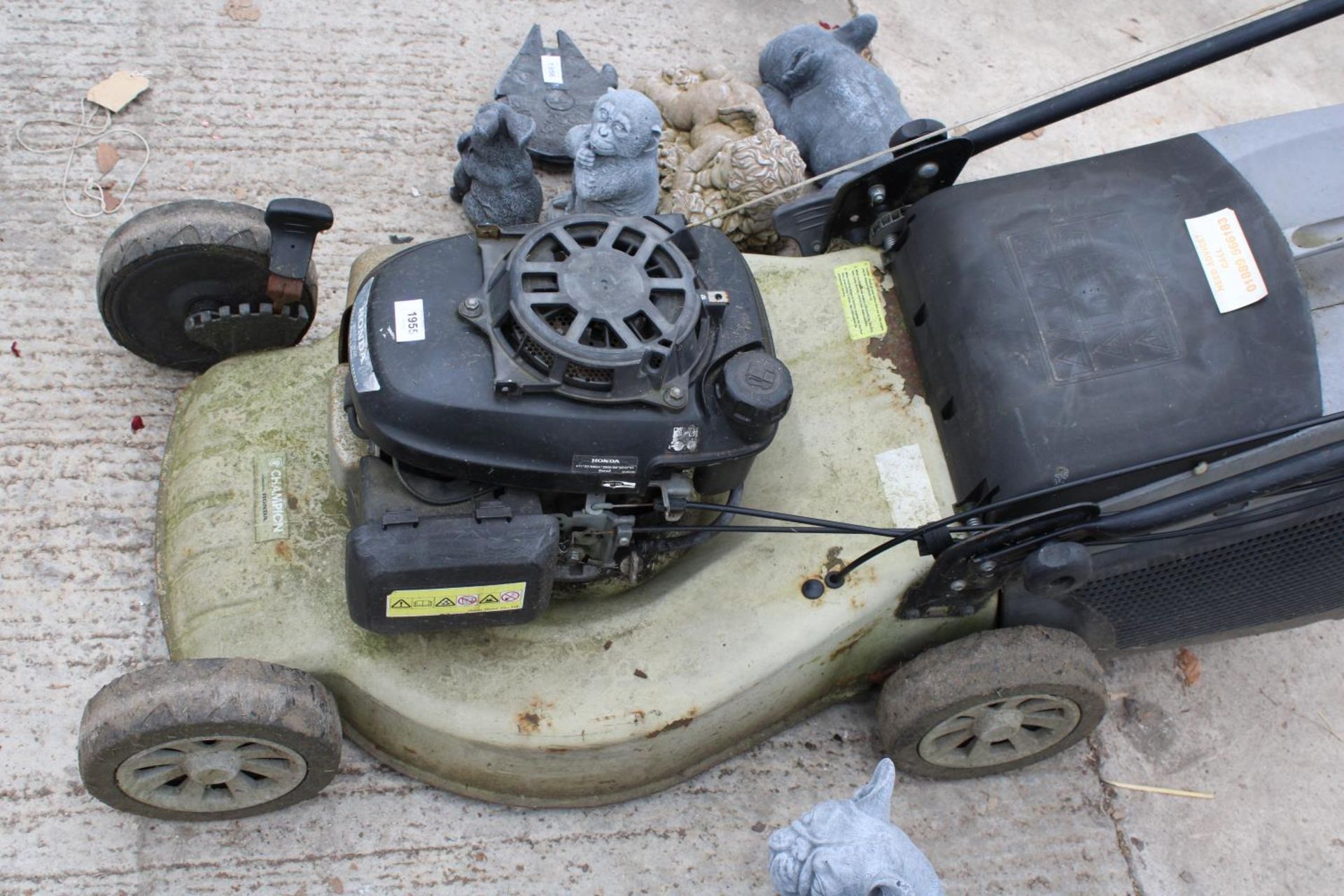 A CHAMPION PETROL LAWN MOWER WITH A HONDA ENGINE - Image 2 of 3