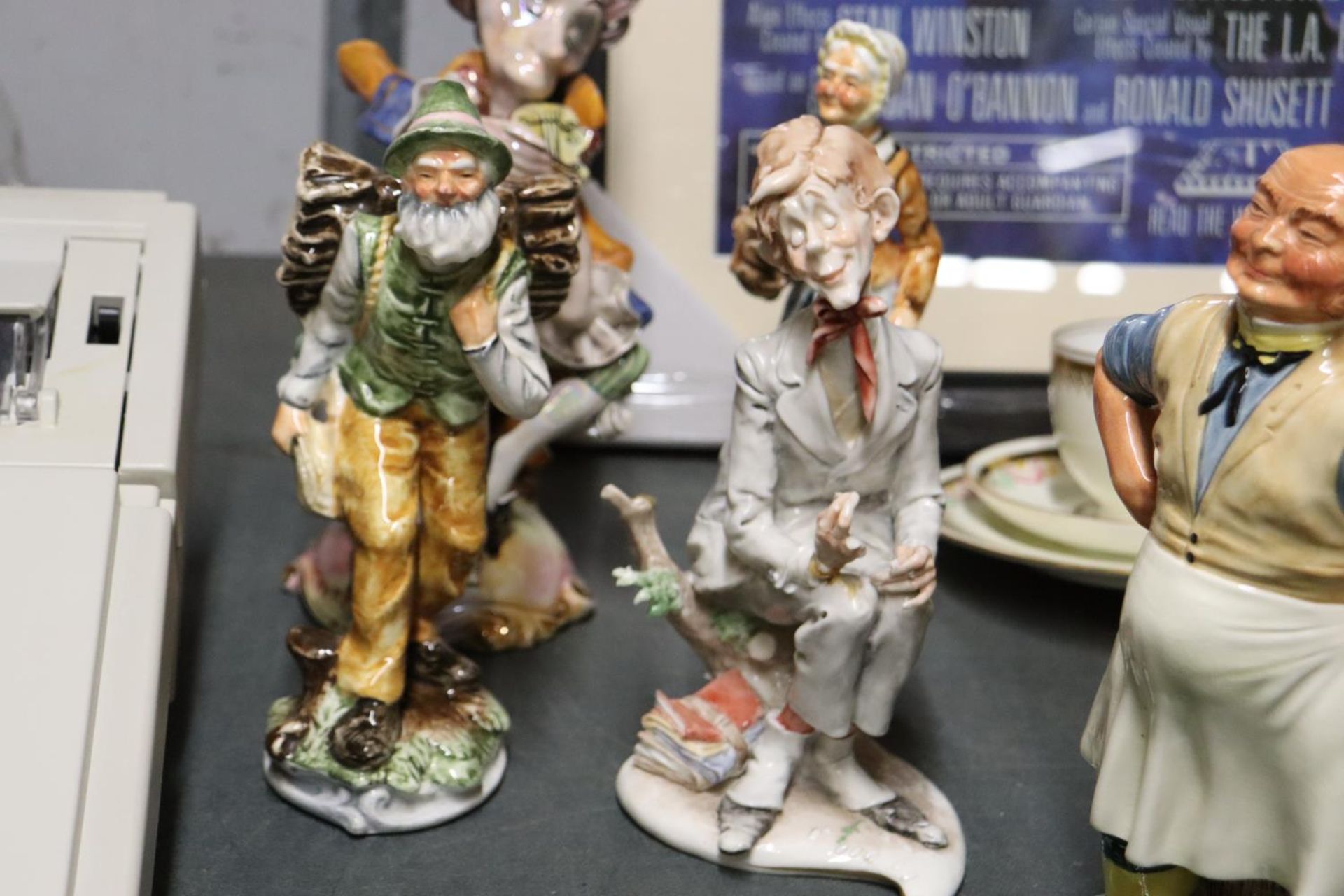 A QUANTITY OF CERAMIC FIGURES TO INCLUDE KELSBORO WARE - Image 3 of 4