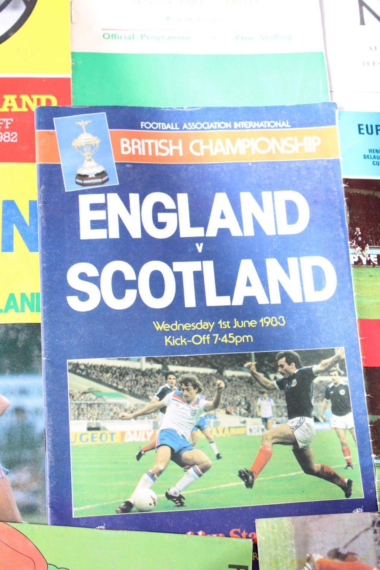 AN ASSORTMENT OF VINTAGE AND RETRO INTERNATIONAL FOOTBALL PROGRAMMES TO INCLUDE A 1984 ENGLAND VS - Image 6 of 6