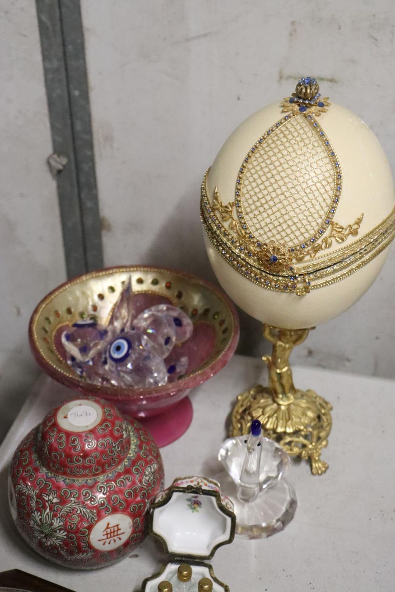 A MIXED LOT TO INCLUDE A FABERGE STYLE EGG, CHINESE GINGER JAR, BAROMETER, COALPORT DECANTER LABELS, - Image 5 of 6