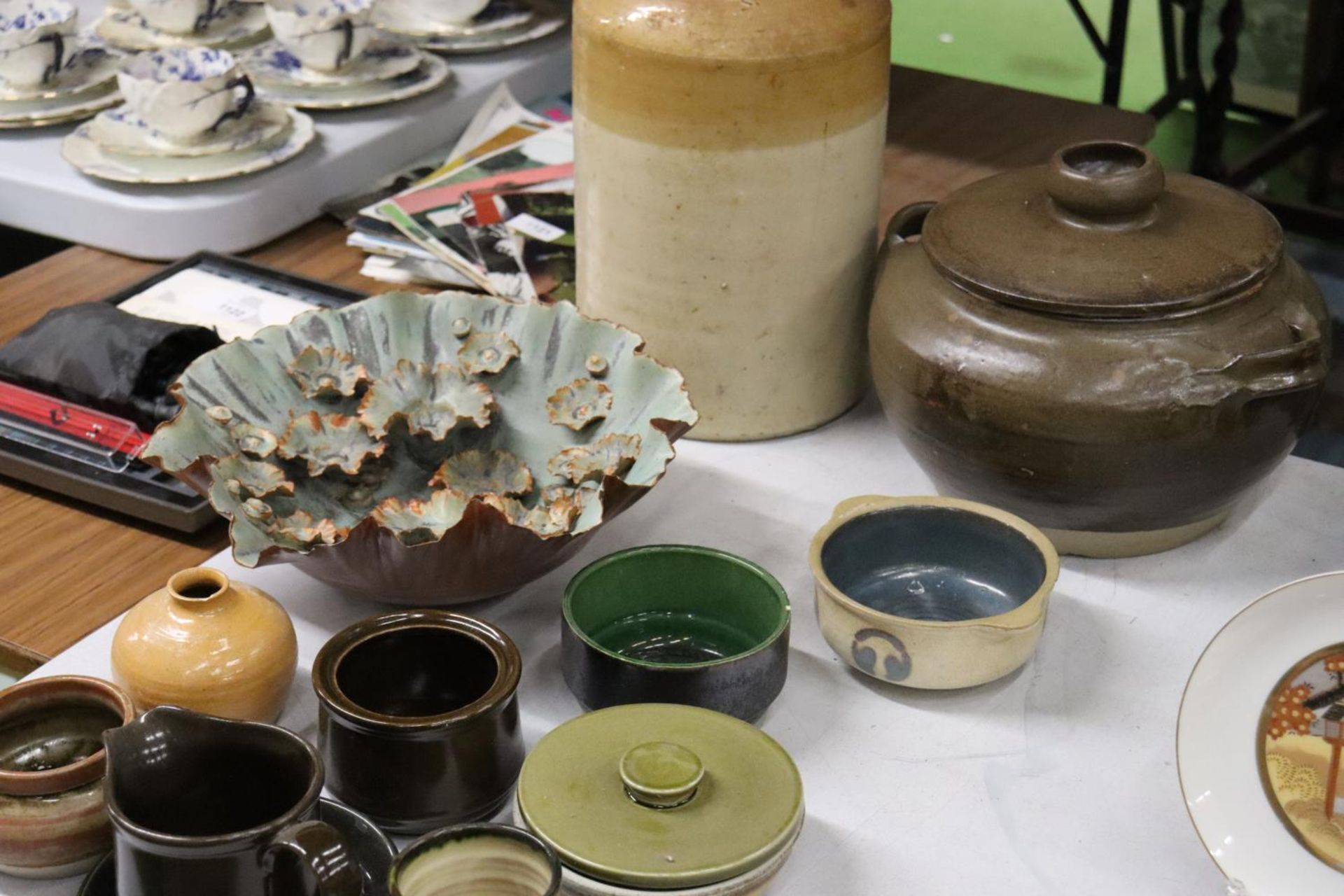 A MIXED LOT TO INCLUDE A STONEWARE FLAGON - MARKED D JONES AND CO WHOLESALE GROCERS LIVERPOOL, - Image 4 of 5