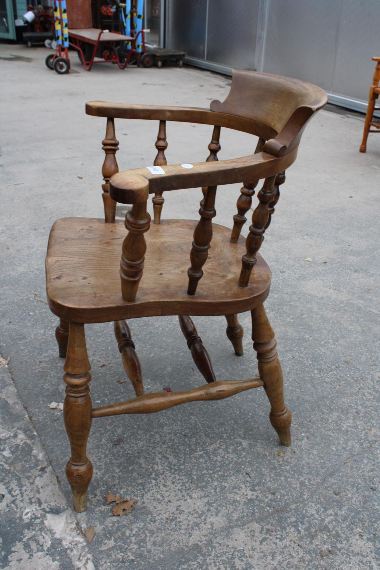 A VICTORIAN STYLE ELM AND BEECH CAPTAINS CHAIR WITH TURNED LEGS AND UPRIGHTS - Image 2 of 2