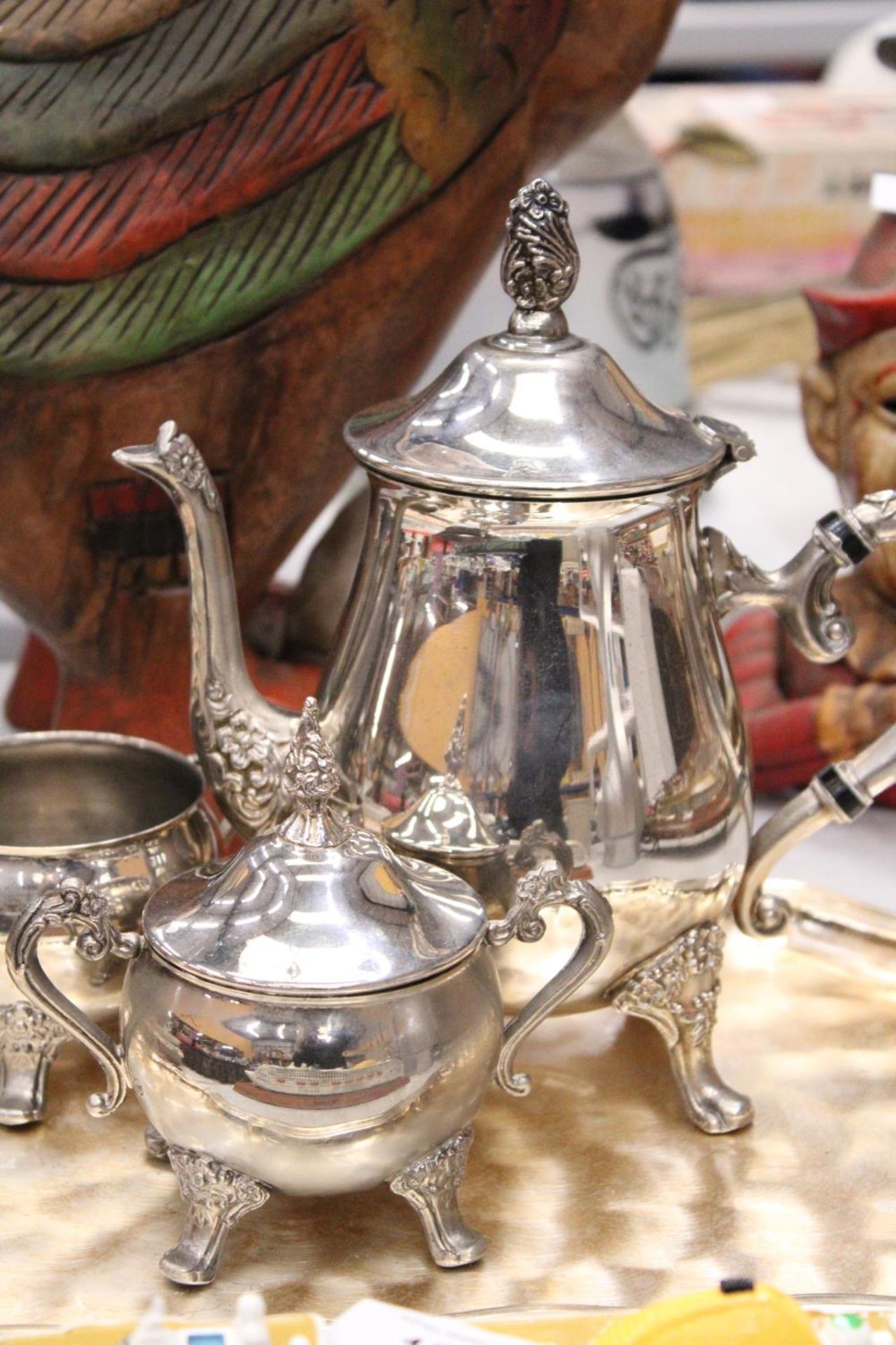 A VINTAGE SILVER PLATED COFFEE POT, MILK JUG AND SUGAR BOWL ON A TRAY - Image 2 of 4