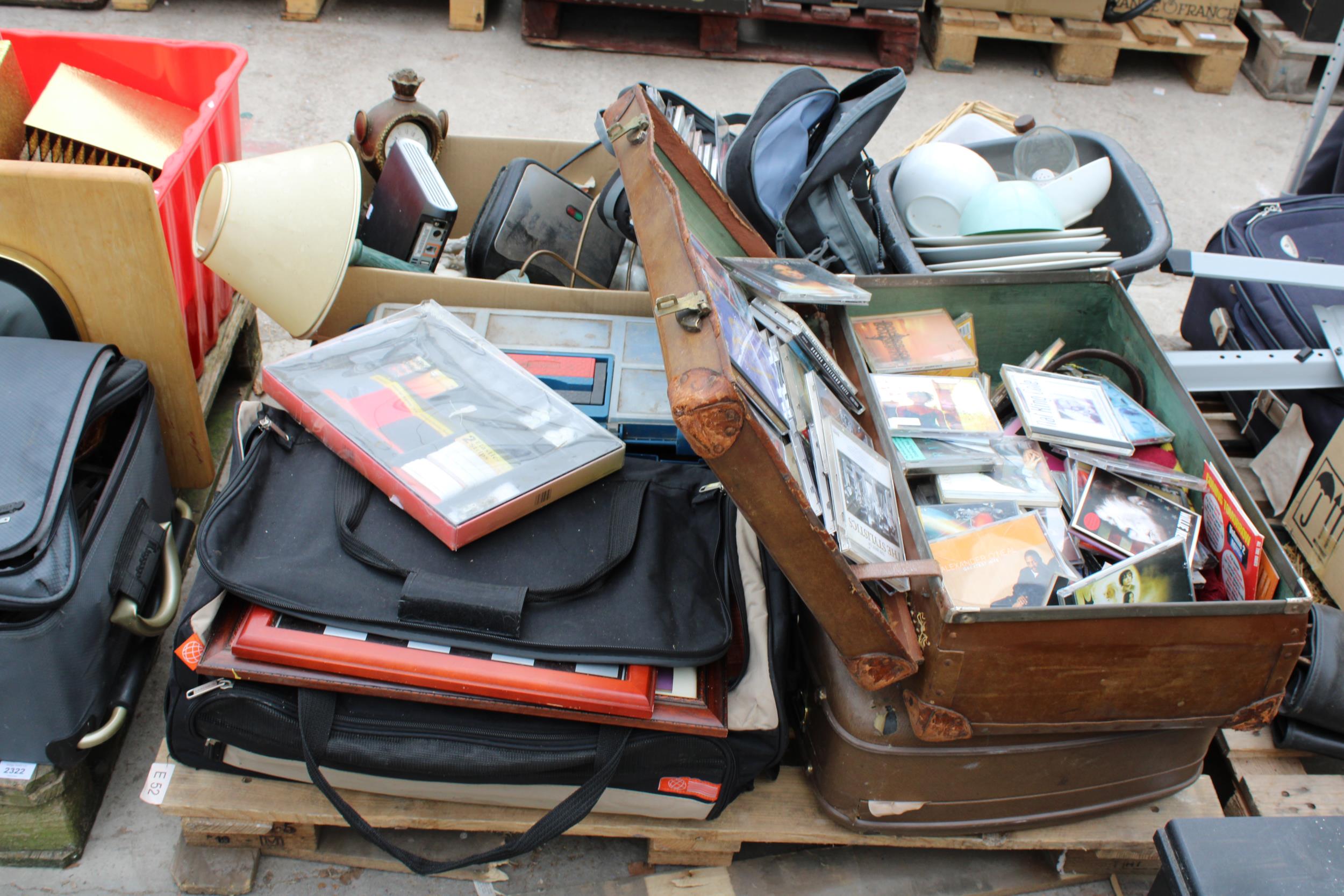 AN ASSORTMENT OF VARIOUS HOUSEHOLD CLEARANCE ITEMS - Image 6 of 6