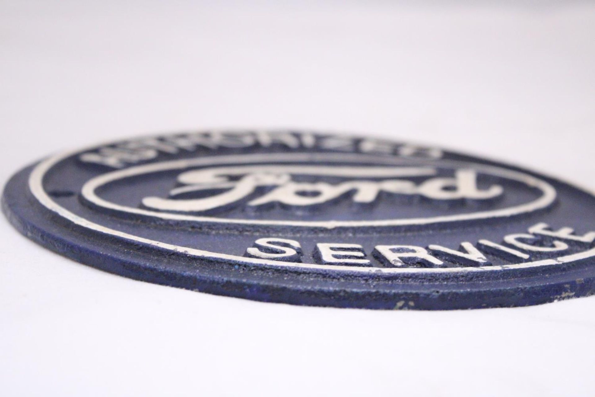 A FORD SERVICE CAST SIGN, DIAMETER 20CM - Image 3 of 3
