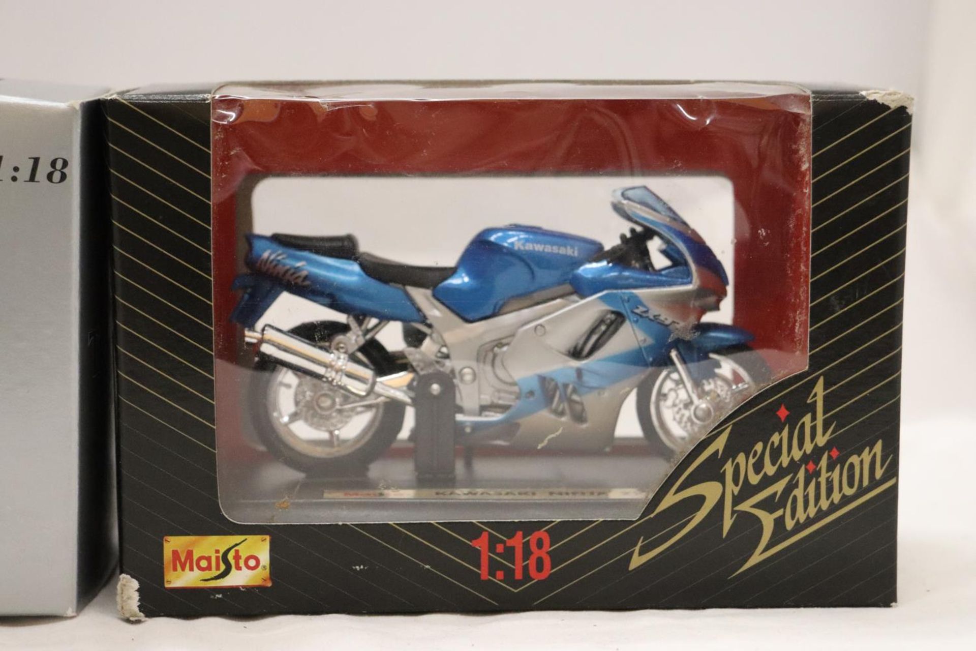 TWO AS NEW MODEL MOTORBIKES IN BOXES - A TRIUMPH T120 BONNEVILLE AND A KAWASAKI - Image 3 of 8
