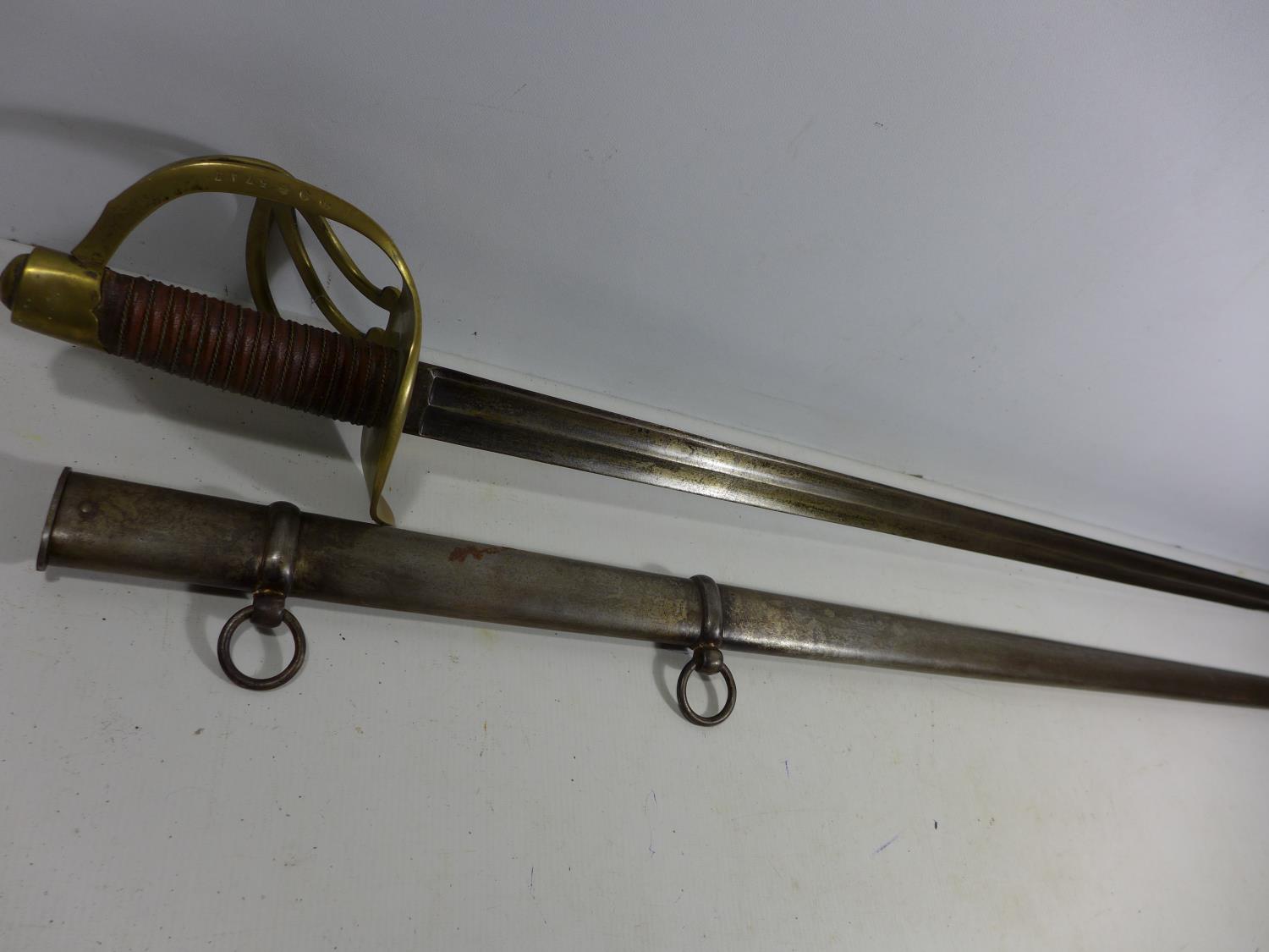 A REPLICA NAPOLEONIC IMPERIAL FRENCH CURASSIERS TROOPERS SWORD AND SCABBARD, 96CM BLADE, LENGTH - Image 6 of 8