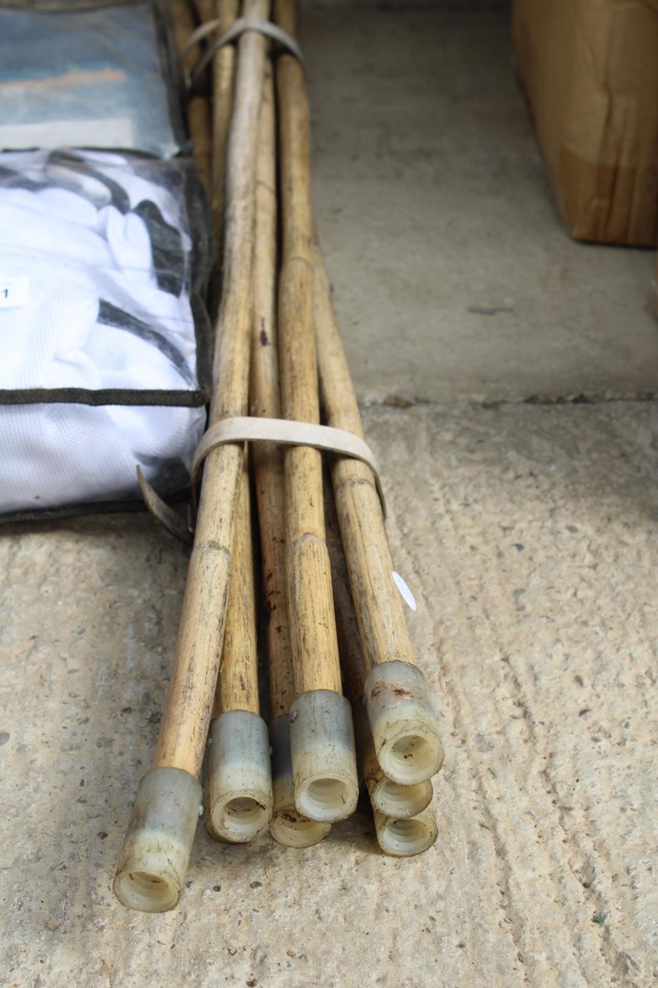 A SET OF DRAINING RODS AND TWO FLY PROTECTION HORSE RUGS - Image 4 of 4