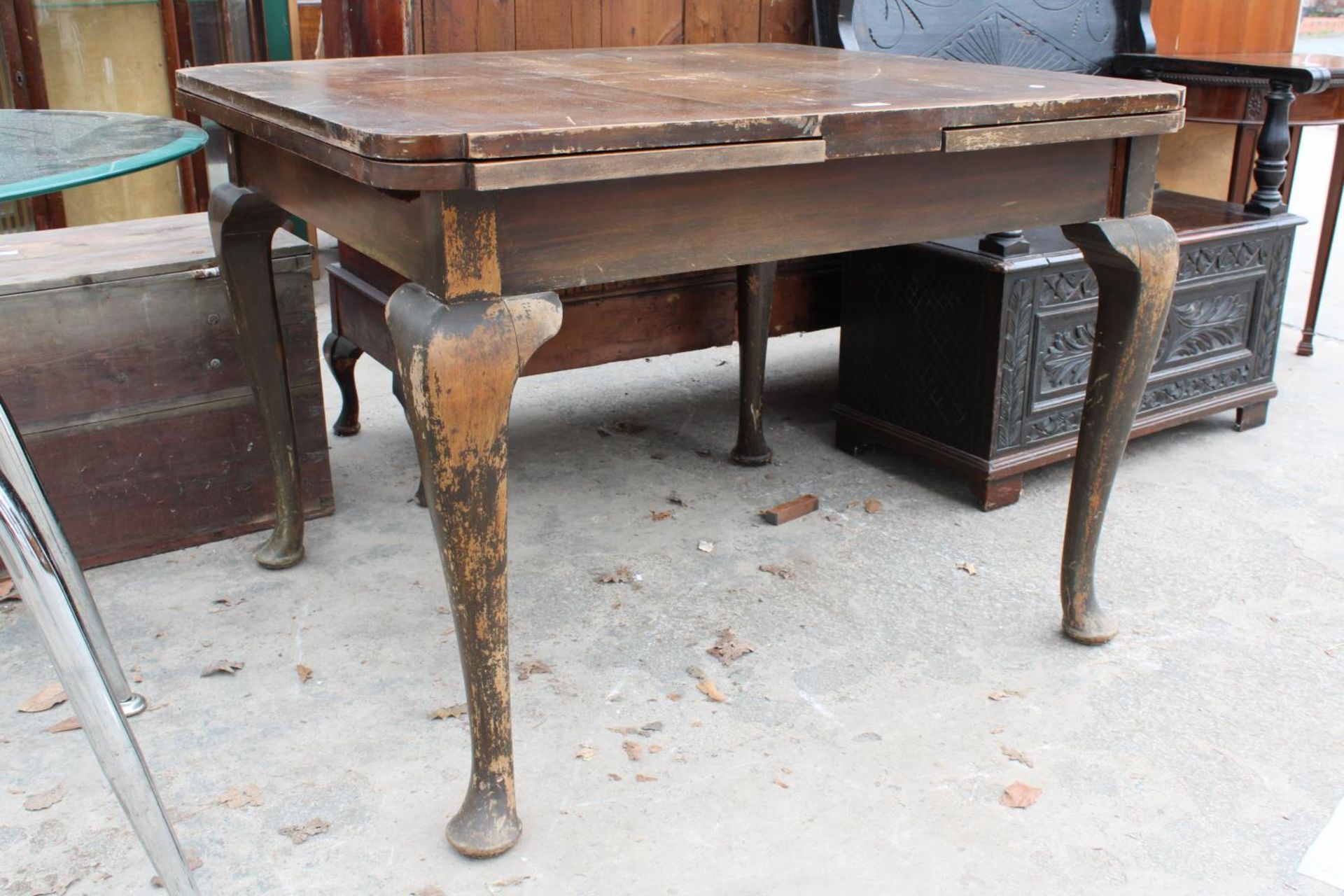 A MID 2OTH CENTURY DRAW-LEAF DINING TABLE ON CABRIOILE LEGS, 42" X 39" (LEAVES 18" EACH) - Image 2 of 2
