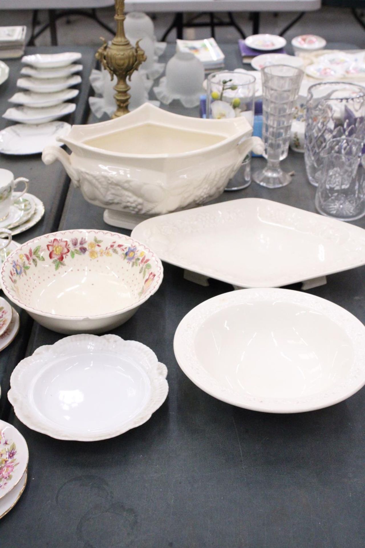 THREE LARGE PIECES OF ROYAL WORCESTER TO INCLUDE A SERVING DISH, SERVING PATE AND BOWL, ETC