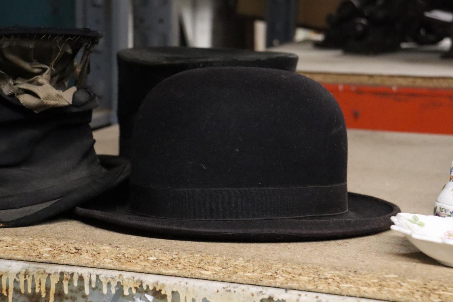 TWO VINTAGE TOP HATS AND A BOWLER HAT - TOP HATS A/F - Image 3 of 6