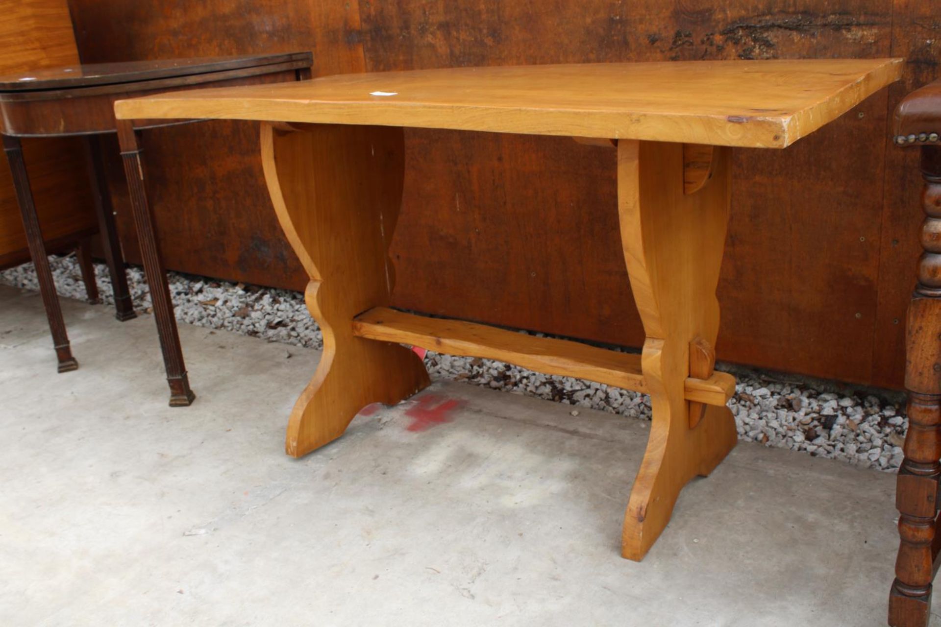 A MODERN YEW REFECTORY STYLE KITCHEN DINING TABLE, 48" X 23" - Image 2 of 2