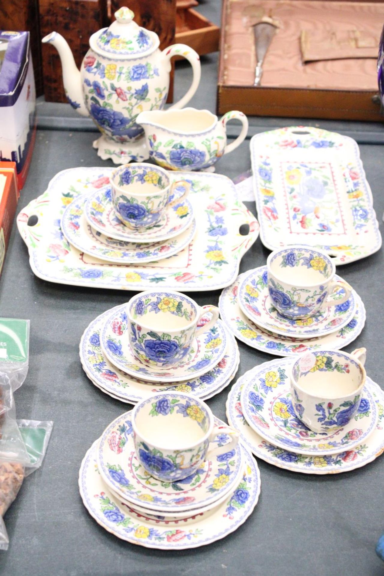 A QUANTITY OF MASONS "REGENCY" WARE TO INCLUDE A TEAPOT, CUPS, SAUCERS, PLATES ETC