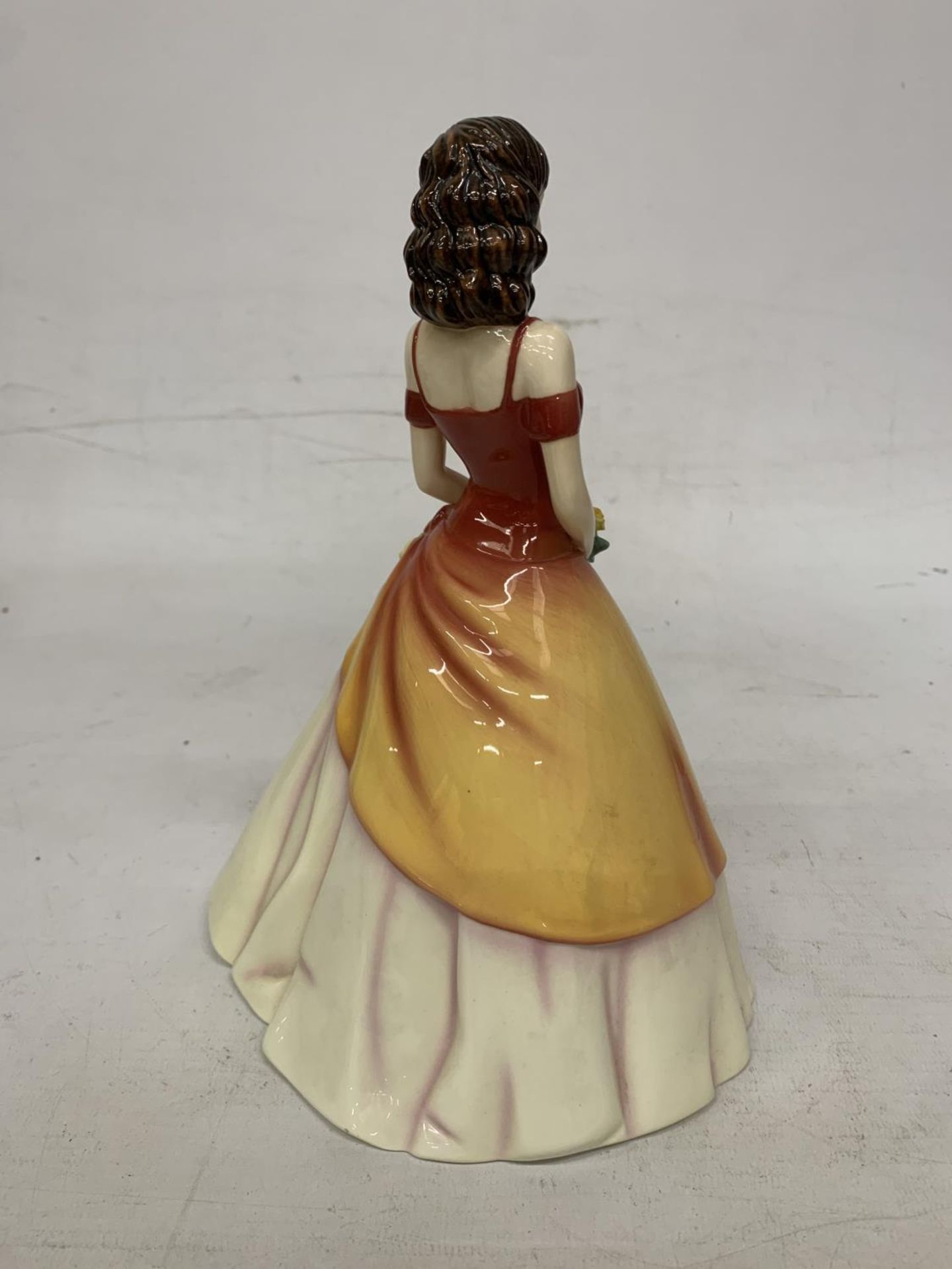 A BOXED ROYAL DOULTON FIGURE FROM THE PRETTY LADIES COLLECTION " LINDA" - Image 2 of 4