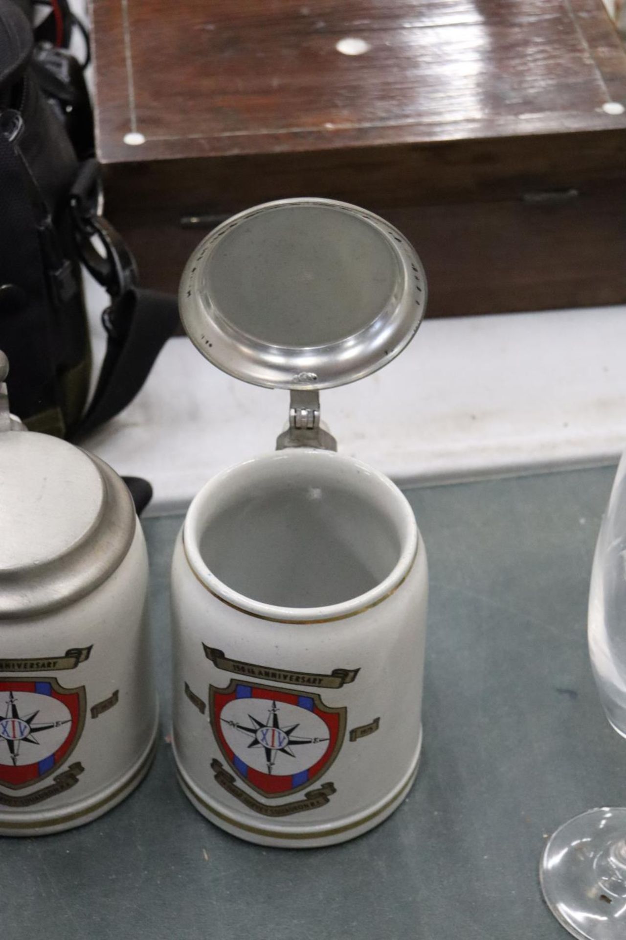 A PAIR OF STONEWARE PEWTER LIDDED MILITARY STEINS - 14 FIELD SURVEY SQUADRON RE - Image 6 of 6