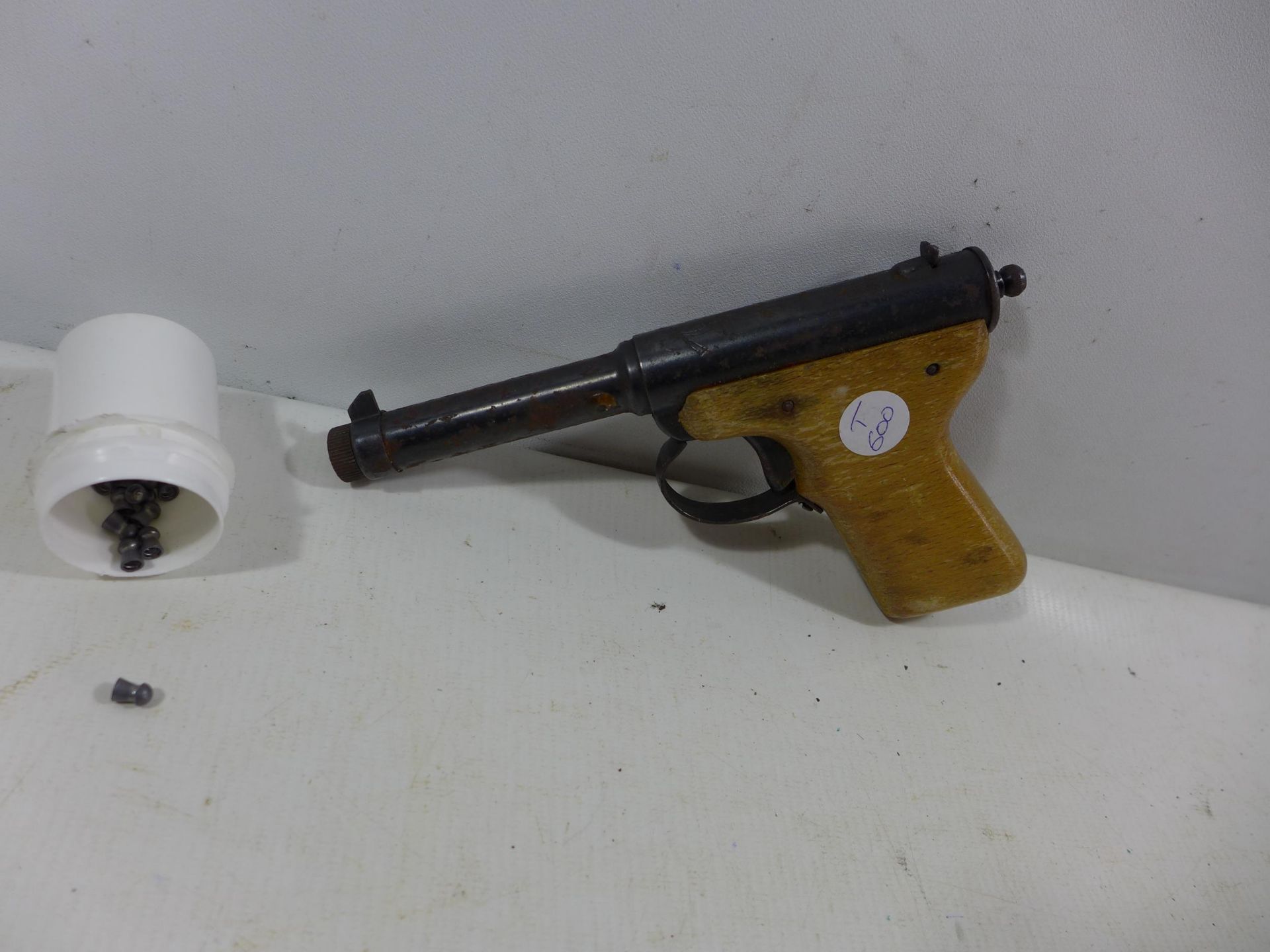 A DIANA MOD 2 .177 CALIBRE AIR PISTOL, 18CM BARREL, LENGTH 20CM AND A TUB OF PELLETS - Image 2 of 5