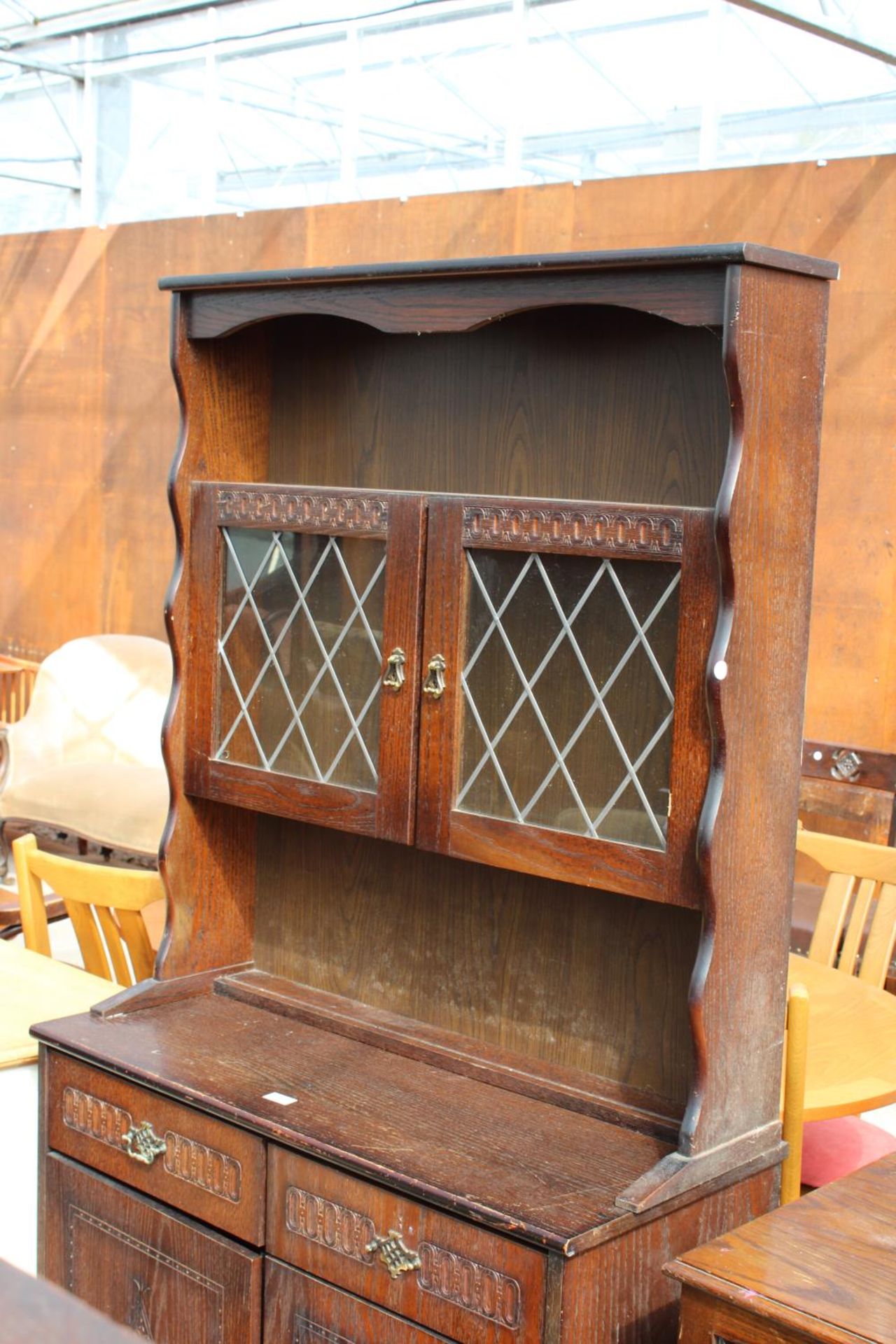 AN OAK DRESSER WITH PLATE RACK ENCLOSING 2 GLAZED AND LEADED DOORS, 36" WIDE - Image 2 of 3