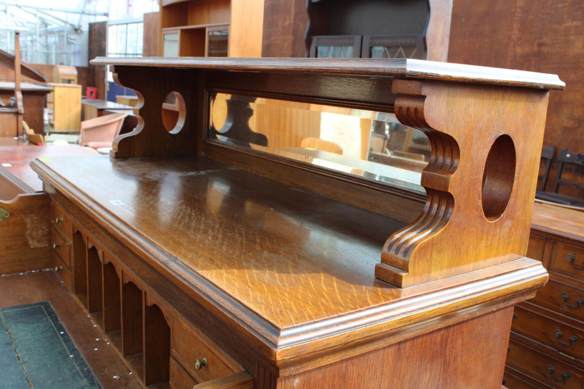 AN OAK ART NOUVEAU INFLUENCE SIDEBOARD/SECRETAIRE WITH FITTED INTERIOR, LOW MIRROR-BACK AND CARVED - Image 4 of 7