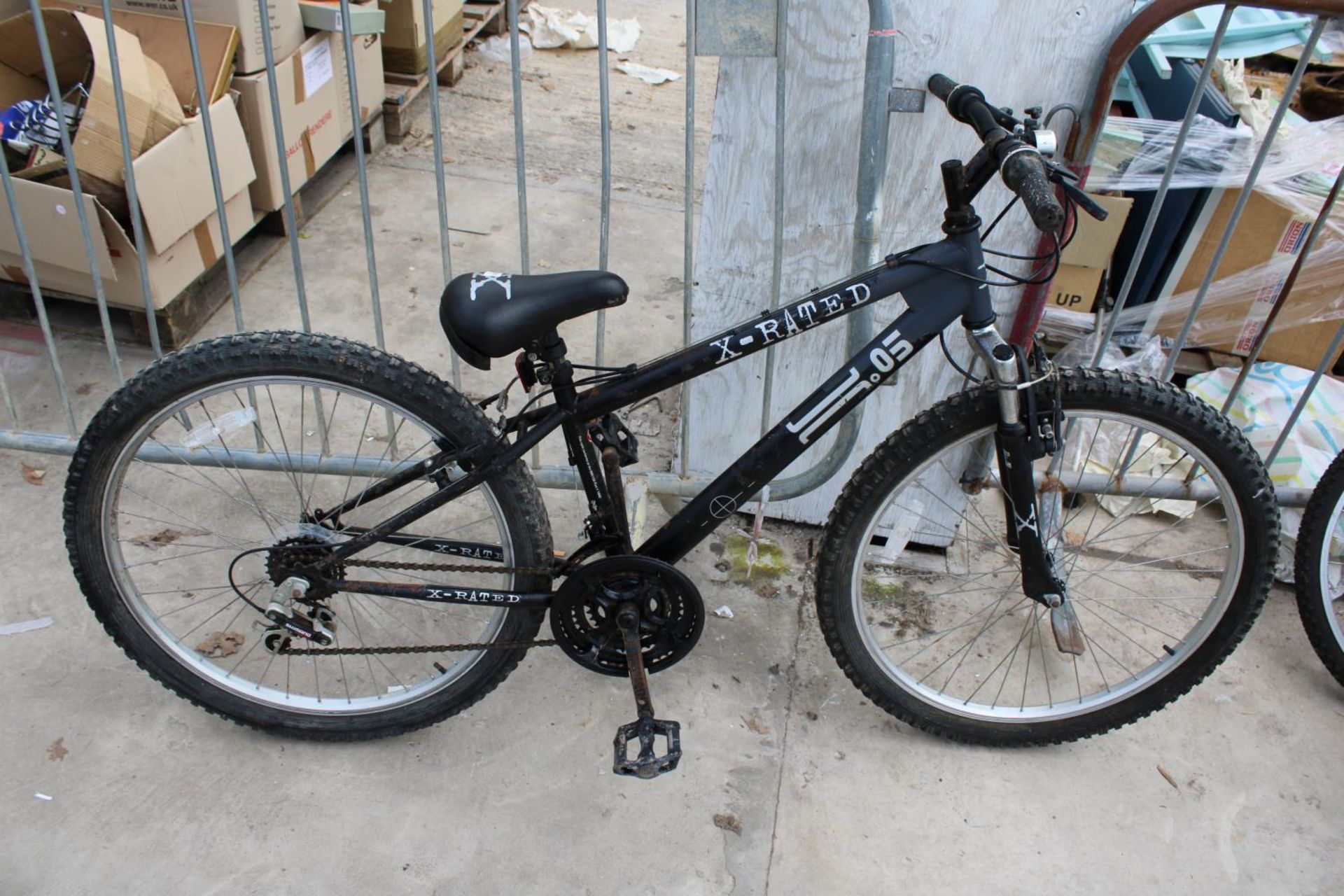 A BOYS MOUNTAIN BIKE WITH FRONT SUSPENSION AND 18 SPEED GEAR SYSTEM