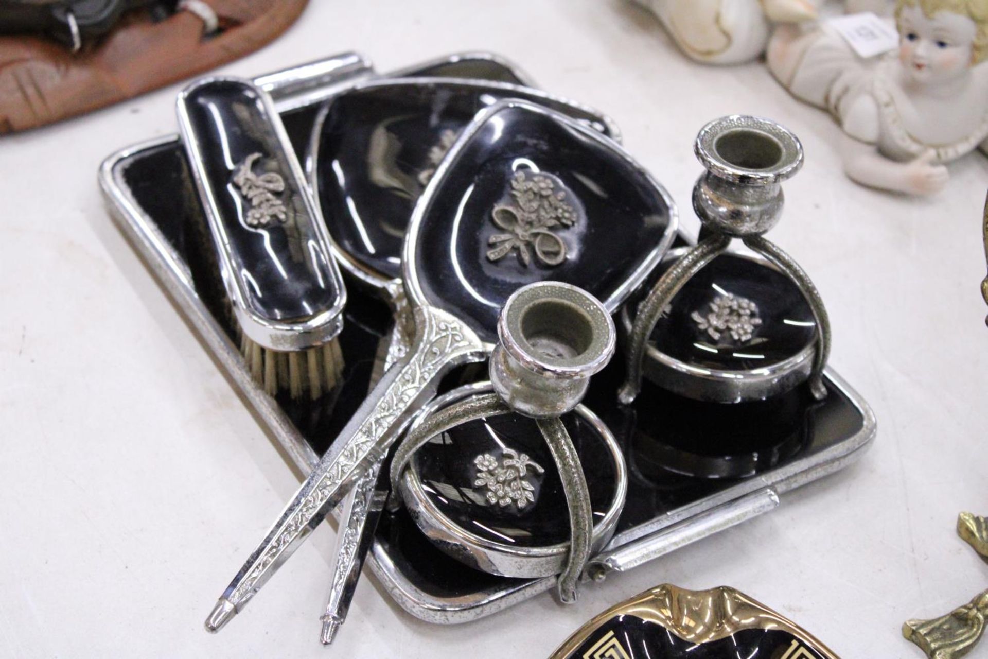 A VINTAGE BLACK DRESSING TABLE VANITY SET TO INCLUDE A HAND MIRROR, TWO BRUSHES AND TRAY - PLUS - Image 3 of 5