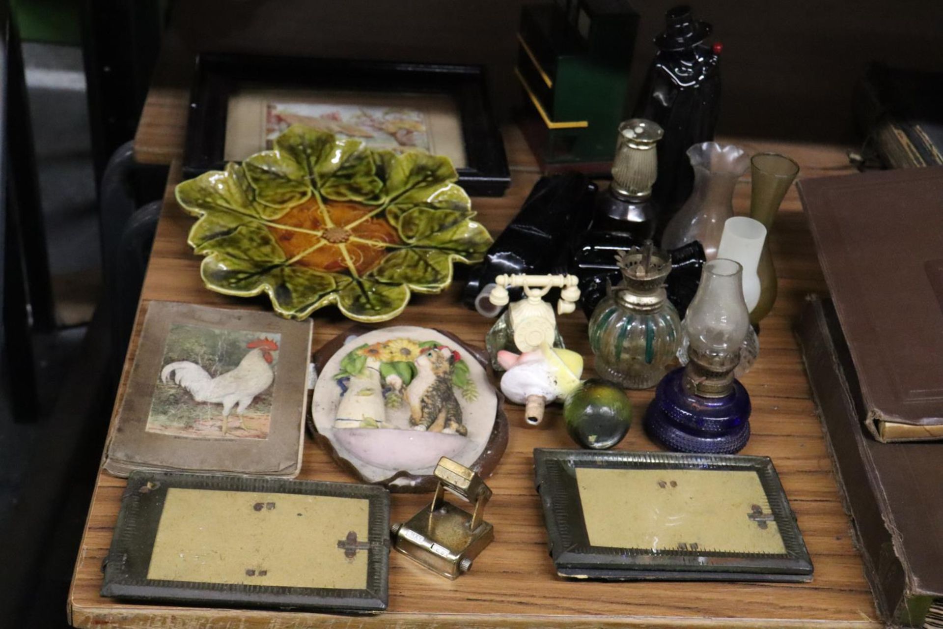 A QUANTITY OF ITEMS TO INCLUDE VINTAGE AVON BOTTLES, A FRAMED PRINT, MINI OIL LAMPS, PHOTO FRAMES,