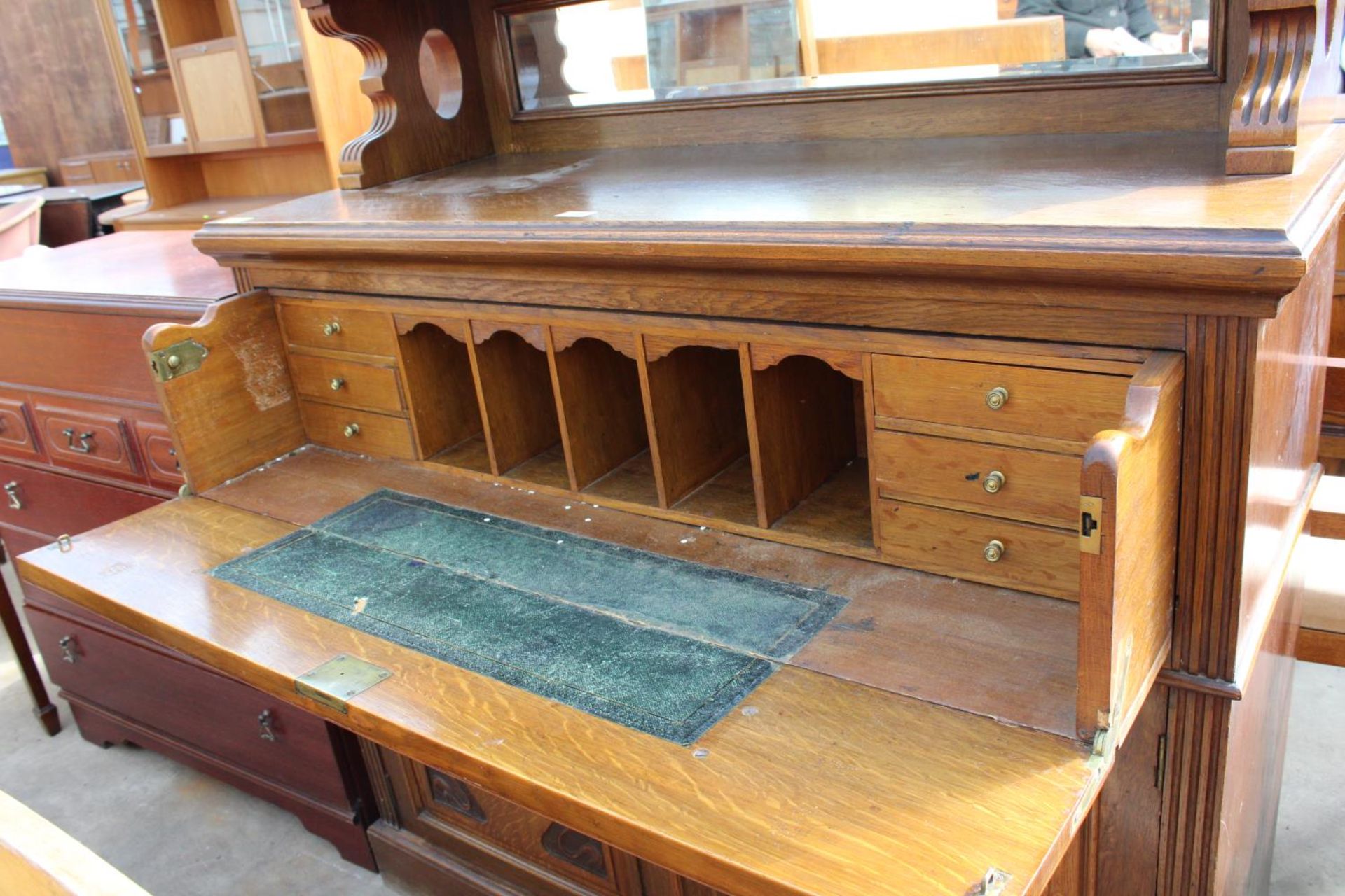 AN OAK ART NOUVEAU INFLUENCE SIDEBOARD/SECRETAIRE WITH FITTED INTERIOR, LOW MIRROR-BACK AND CARVED - Image 3 of 7