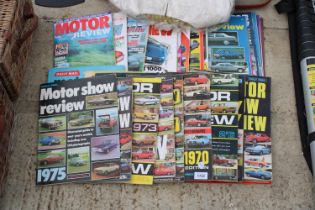 A LARGE COLLECTION OF VINTAGE MOTOR MAGAZINES TO INCLUDE THE DAILY MAIL MOTOR SHOW REVIEW ETC