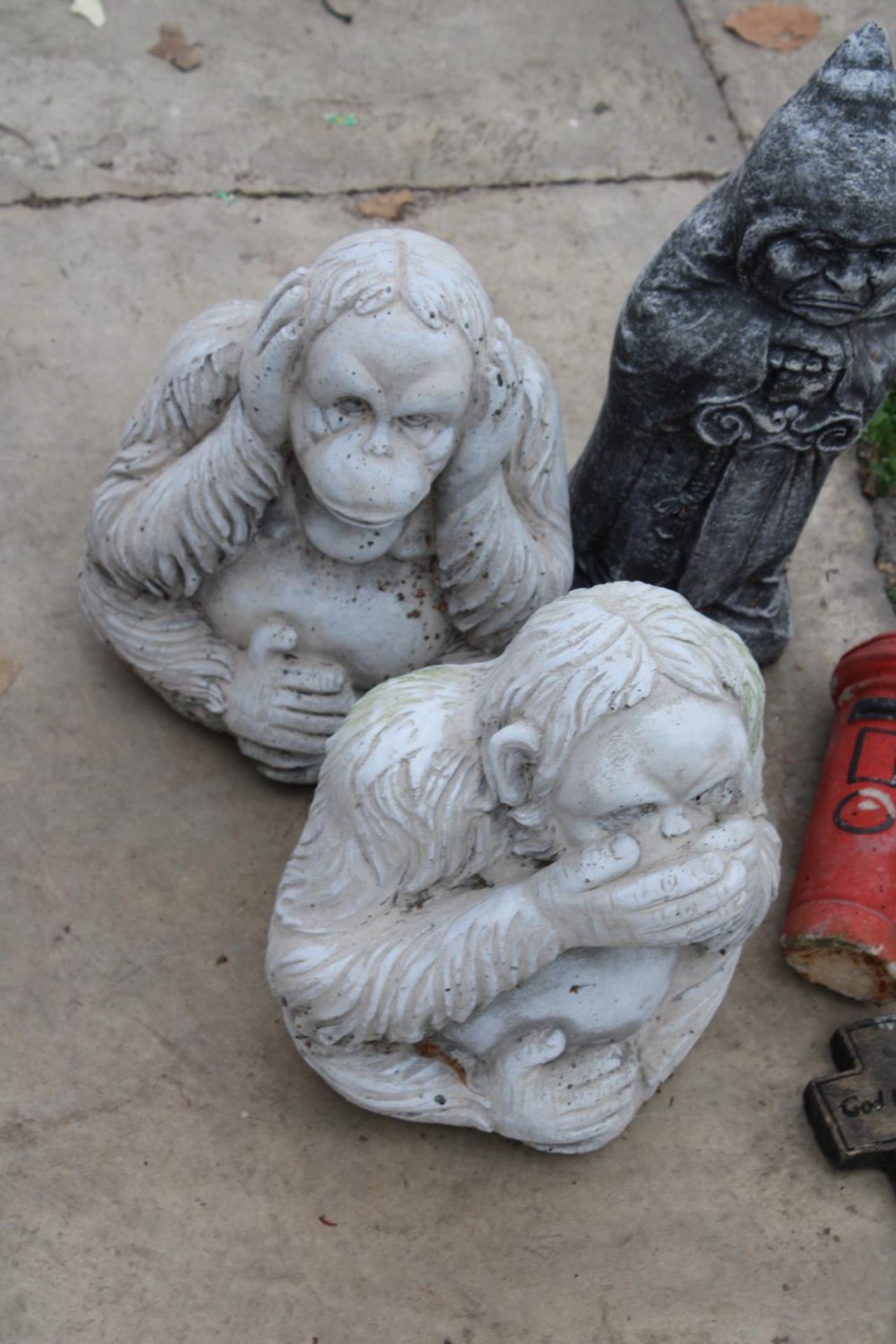 FIVE CONCRETE GARDEN FIGURES TO INCLUDE A POSTBOX AND MONKIES ETC - Image 2 of 2