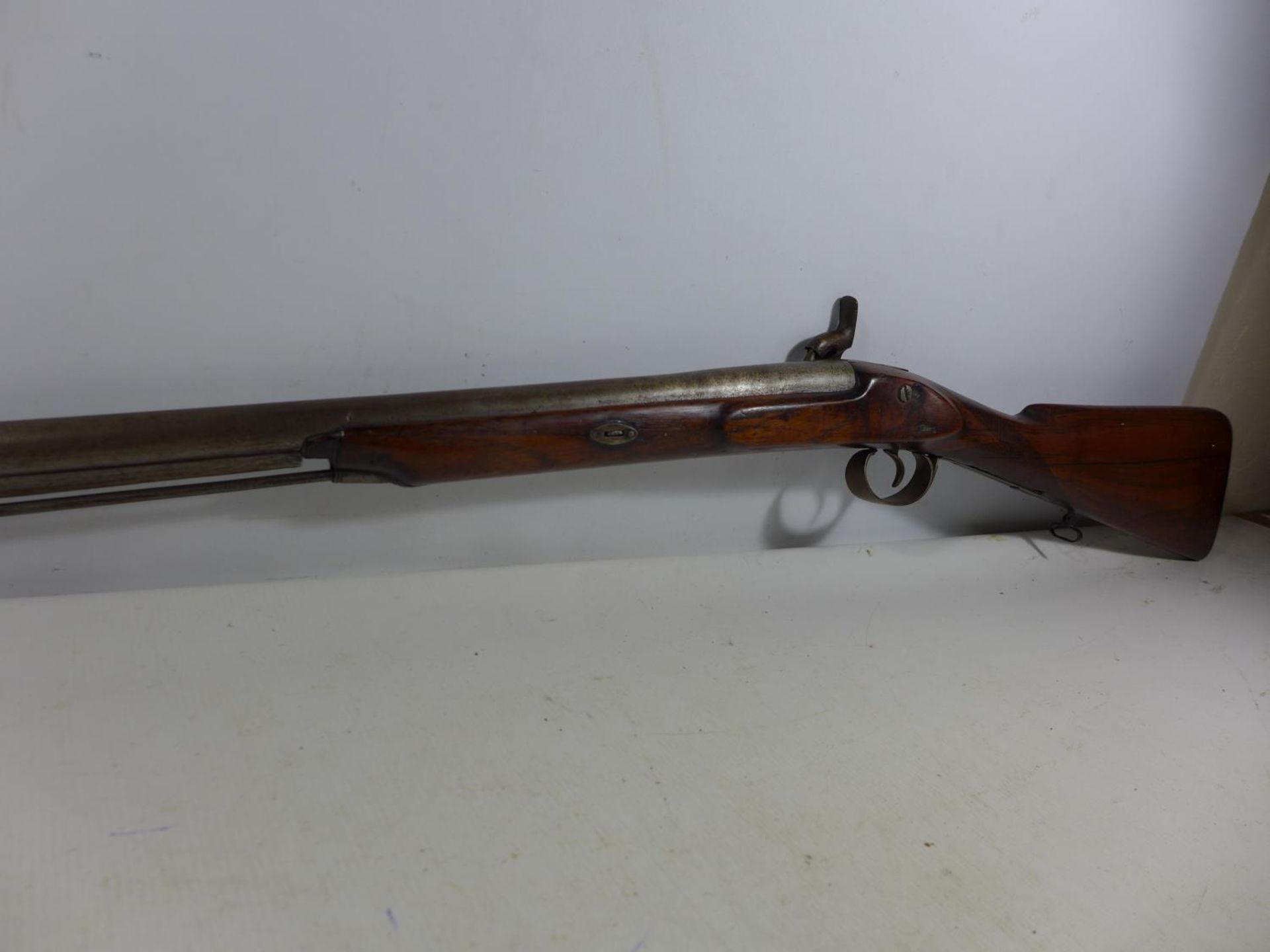 A PERCUSSION CAP 16 BORE SHOT GUN, 86CM BARREL, LENGTH 129CM - Image 5 of 8