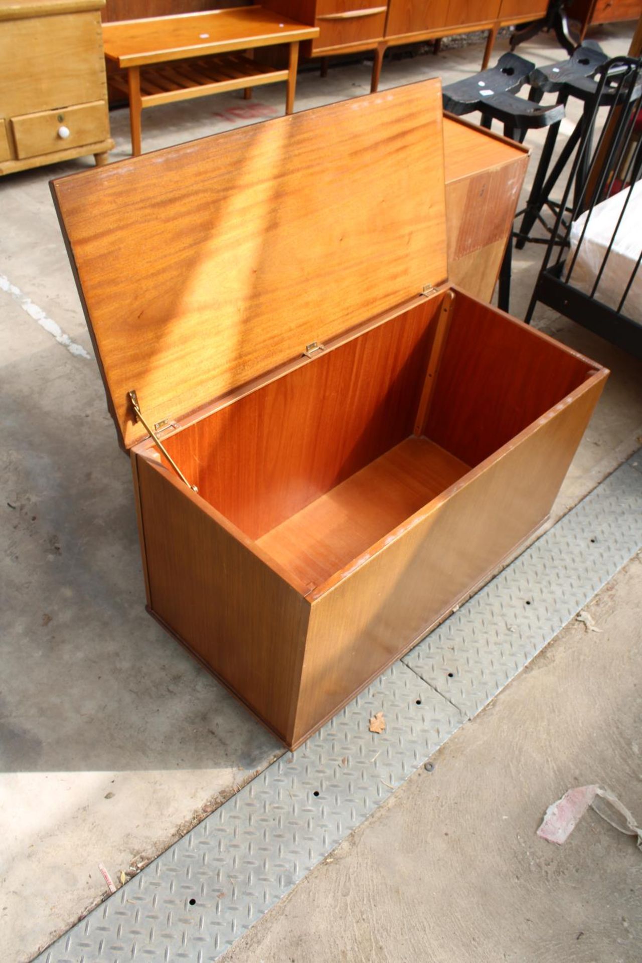 A RETRO TEAK BLANKET CHEST 36" WIDE - Image 2 of 3