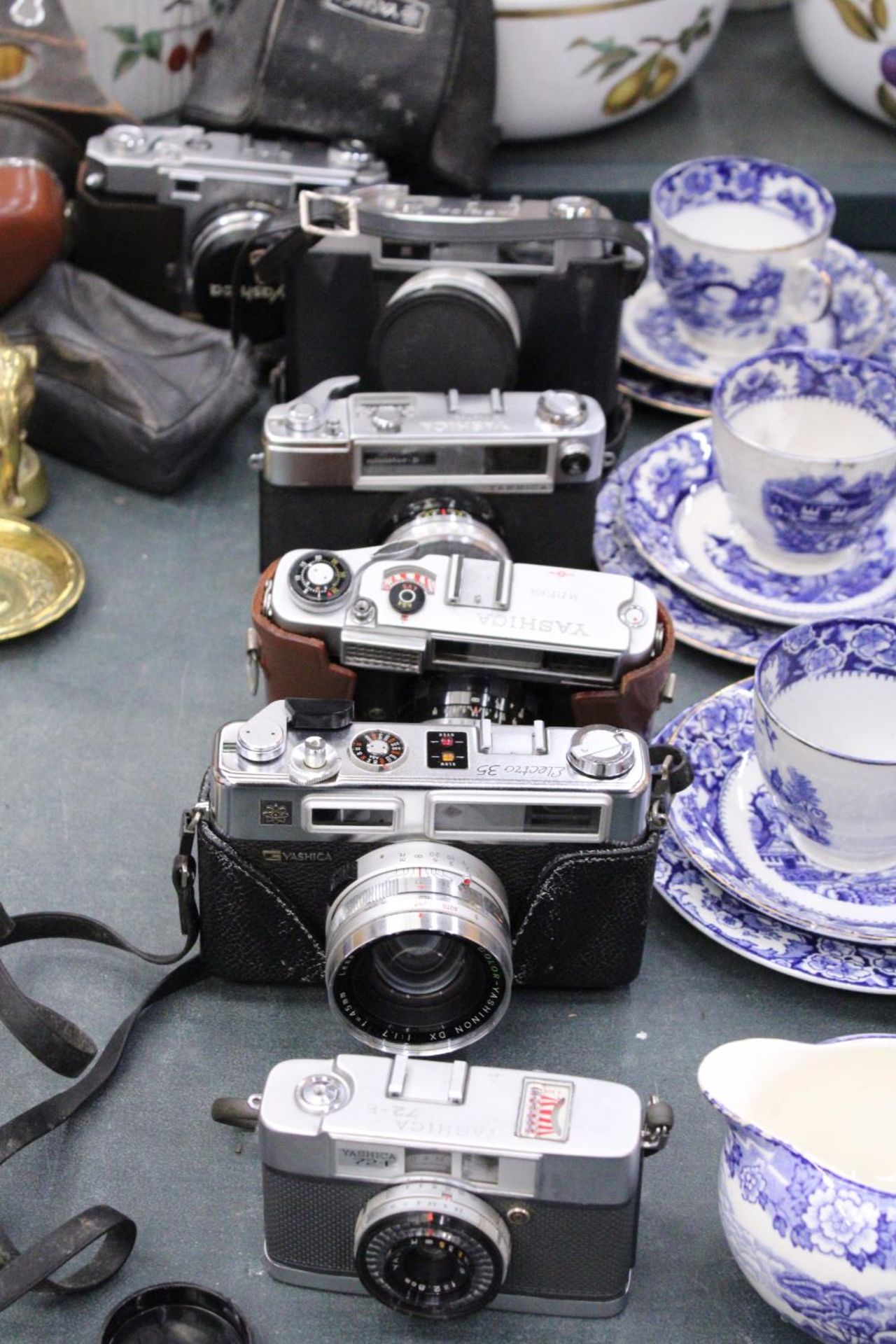 A MIXED LOT OF YASHICA VINTAGE CAMERAS