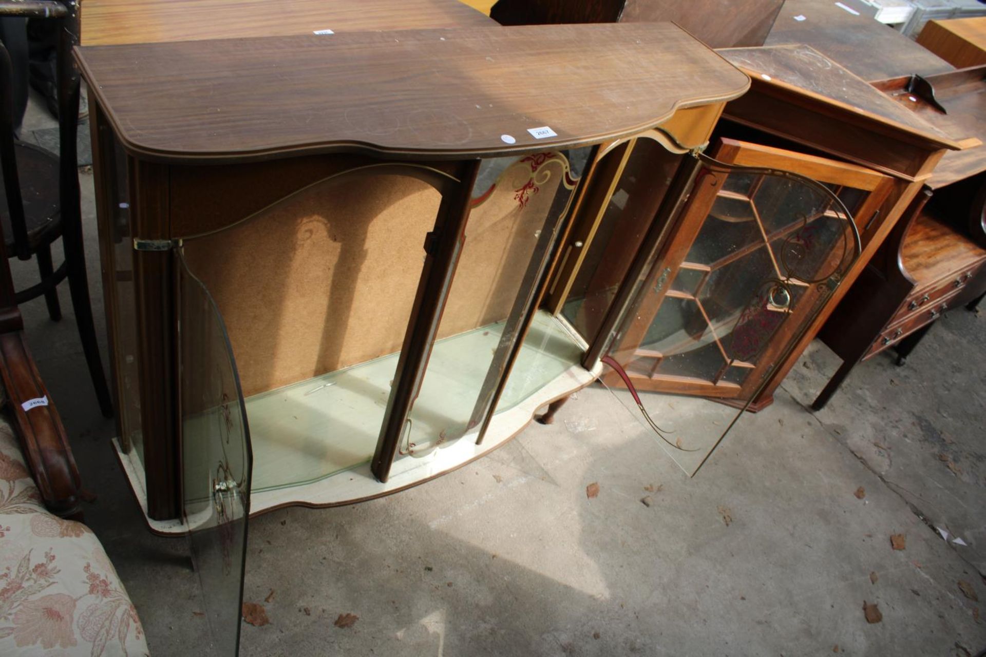 A MID 20TH CENTURY CHINA CABINET, 42" WIDE - Image 3 of 3