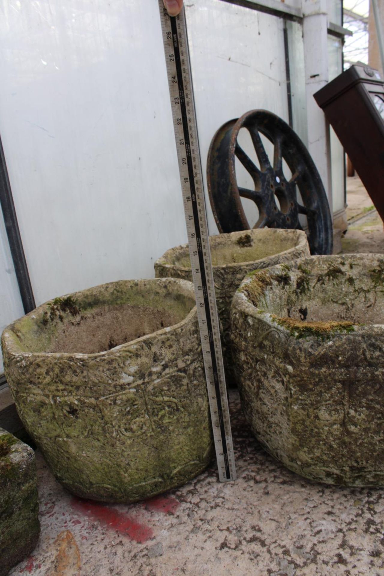 A SET OF THREE MATCHING RECONSTITUTED STONE GARDEN POTS - Image 3 of 3