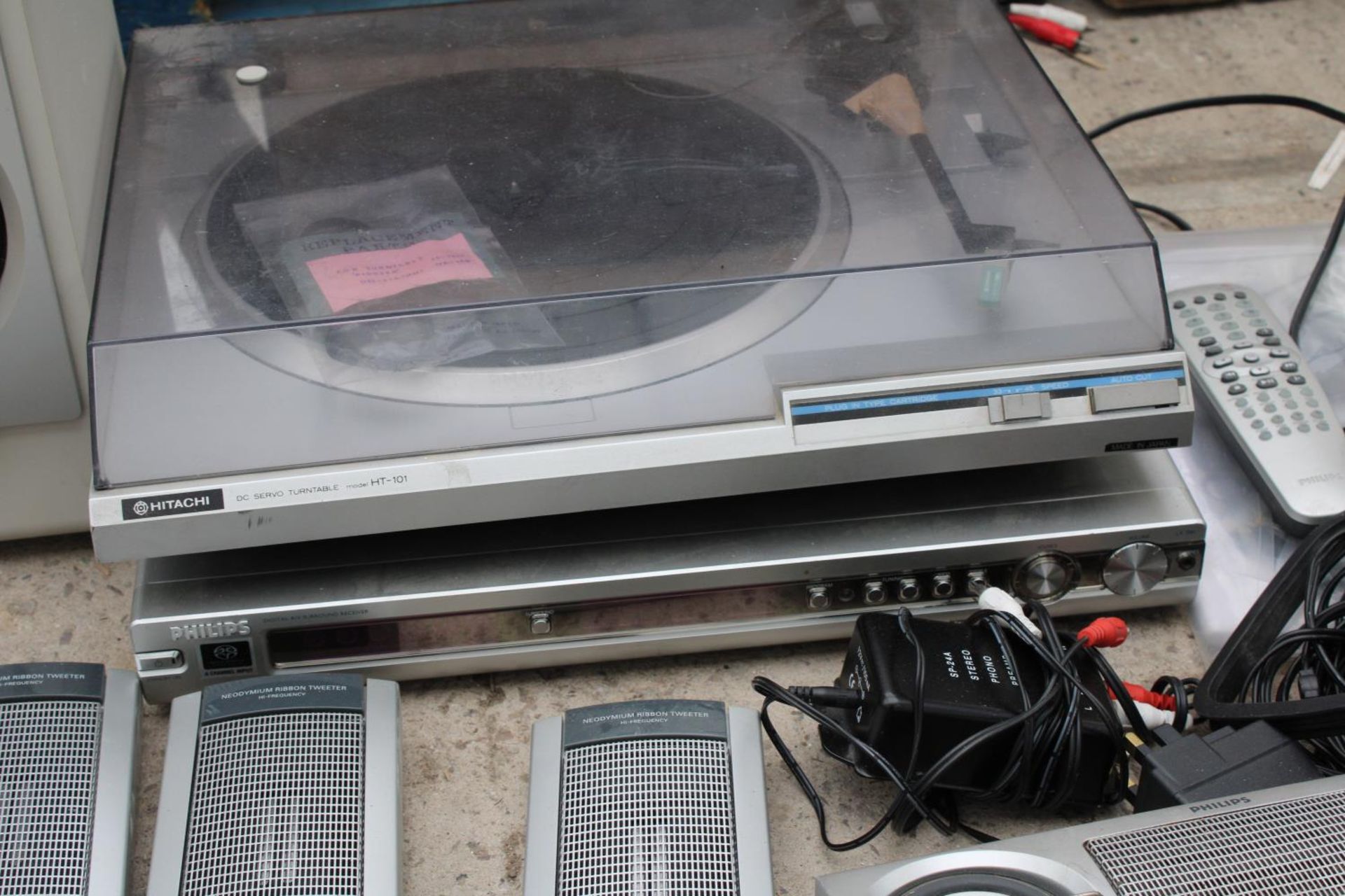 A PHILIPS DIOGITAL SOUND RECIEVER, AN HITACHI RECORD PLAYER AND SIX PHILIPS SPEAKERS ETC - Bild 2 aus 3