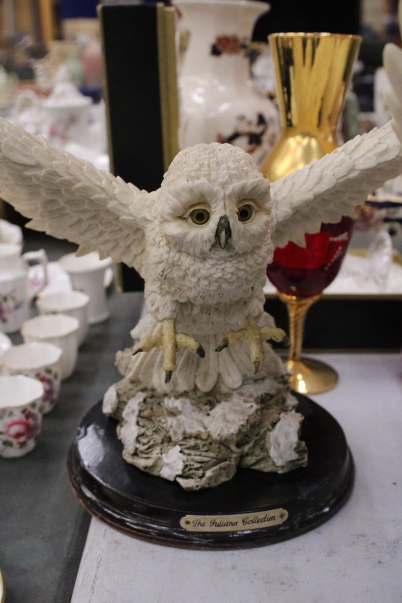 THREE LARGE RESIN 'JULIANA' MODELS OF OWLS TO INCLUDE A CLOCK - Image 4 of 5
