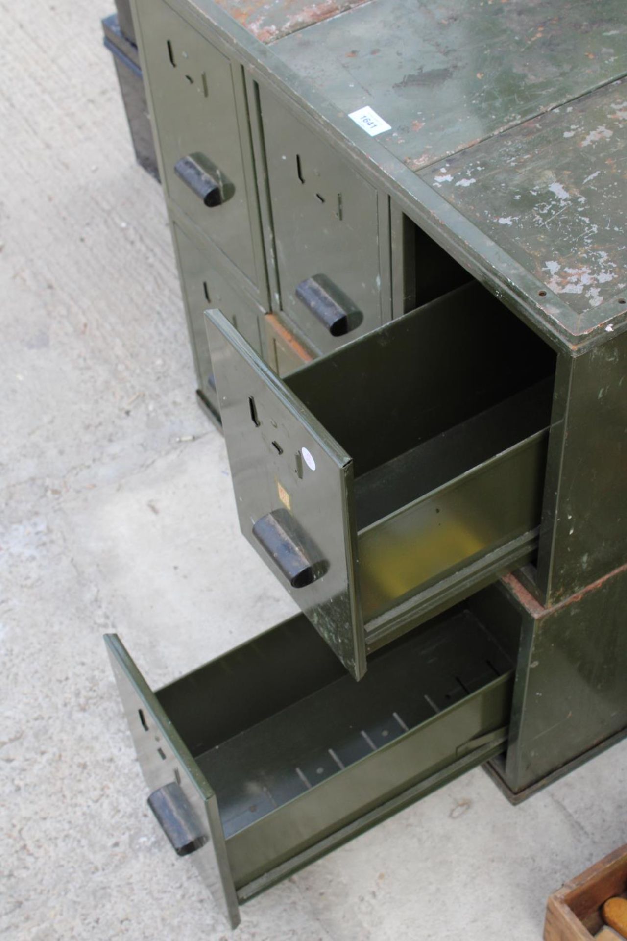 A GREEN METAL SECTIONAL FILING CHEST WITH SIX SECTIONS AND FRAME - Image 2 of 5