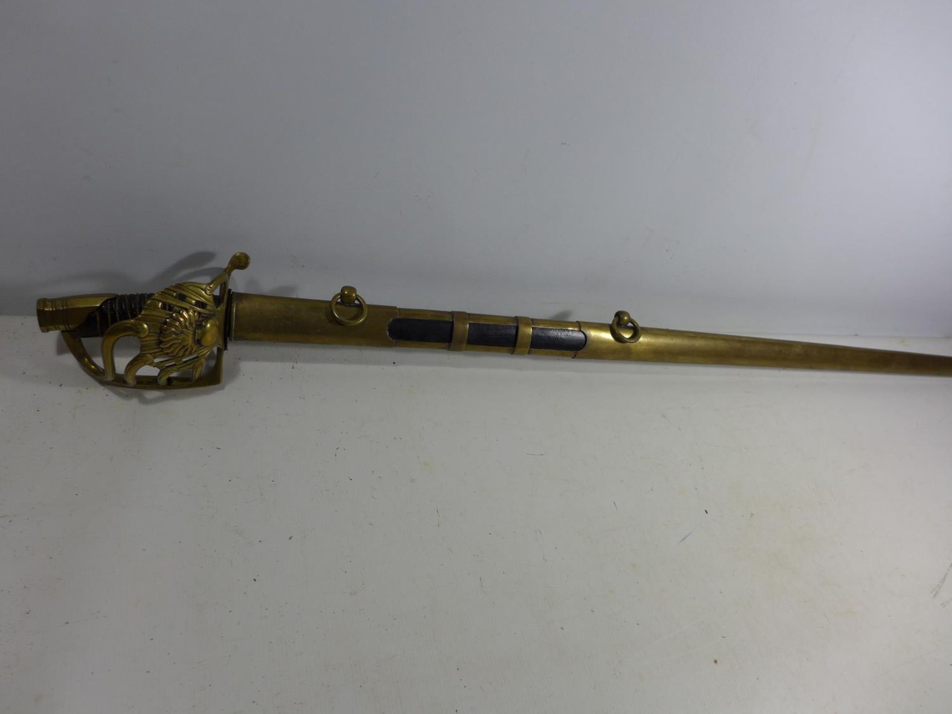 A REPLICA NAPOLEONIC WAR IMPERIAL FRENCH GRENADIERS OFFICERS SWORD AND SCABBARD, 96CM BLADE, - Bild 7 aus 8