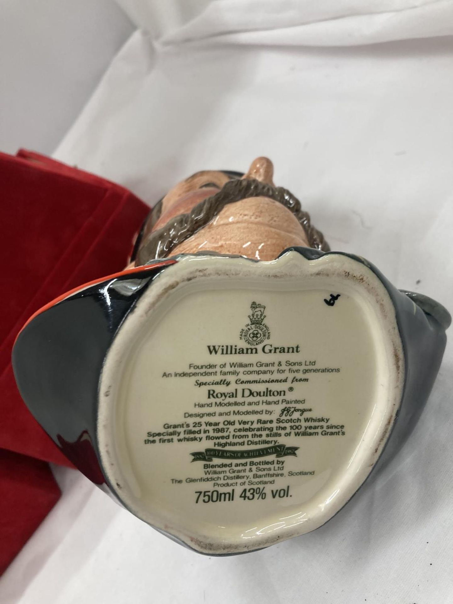 A SPECIALLY COMMISSIONED ROYAL DOULTON WILLIAM GRANT WHISKEY DECANTER (EMPTY) IN A PRESENTATION - Image 5 of 5
