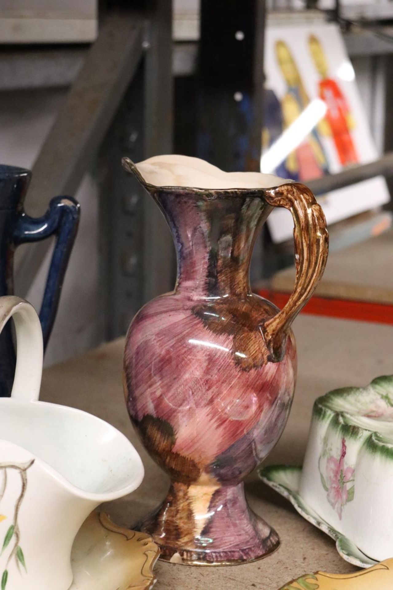 A MIXED LOT TO INCLUDE TWO ROYAL FOLEY WARE PLATES, A RADFORD POSY BOWL, A OLDCOURT WARE HANDPAINTED - Bild 3 aus 7